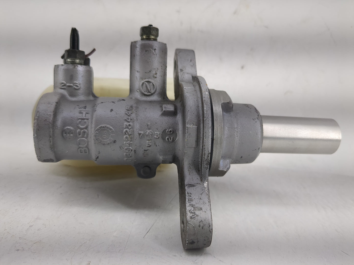 Mazda Miata Brake Master Cylinder - Oemusedautoparts1.com