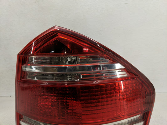 2008-2009 Mercedes-Benz Gl550 Tail Light Assembly Passenger Right OEM P/N:A 164 820 05 64 Fits Fits 2007 2008 2009 OEM Used Auto Parts