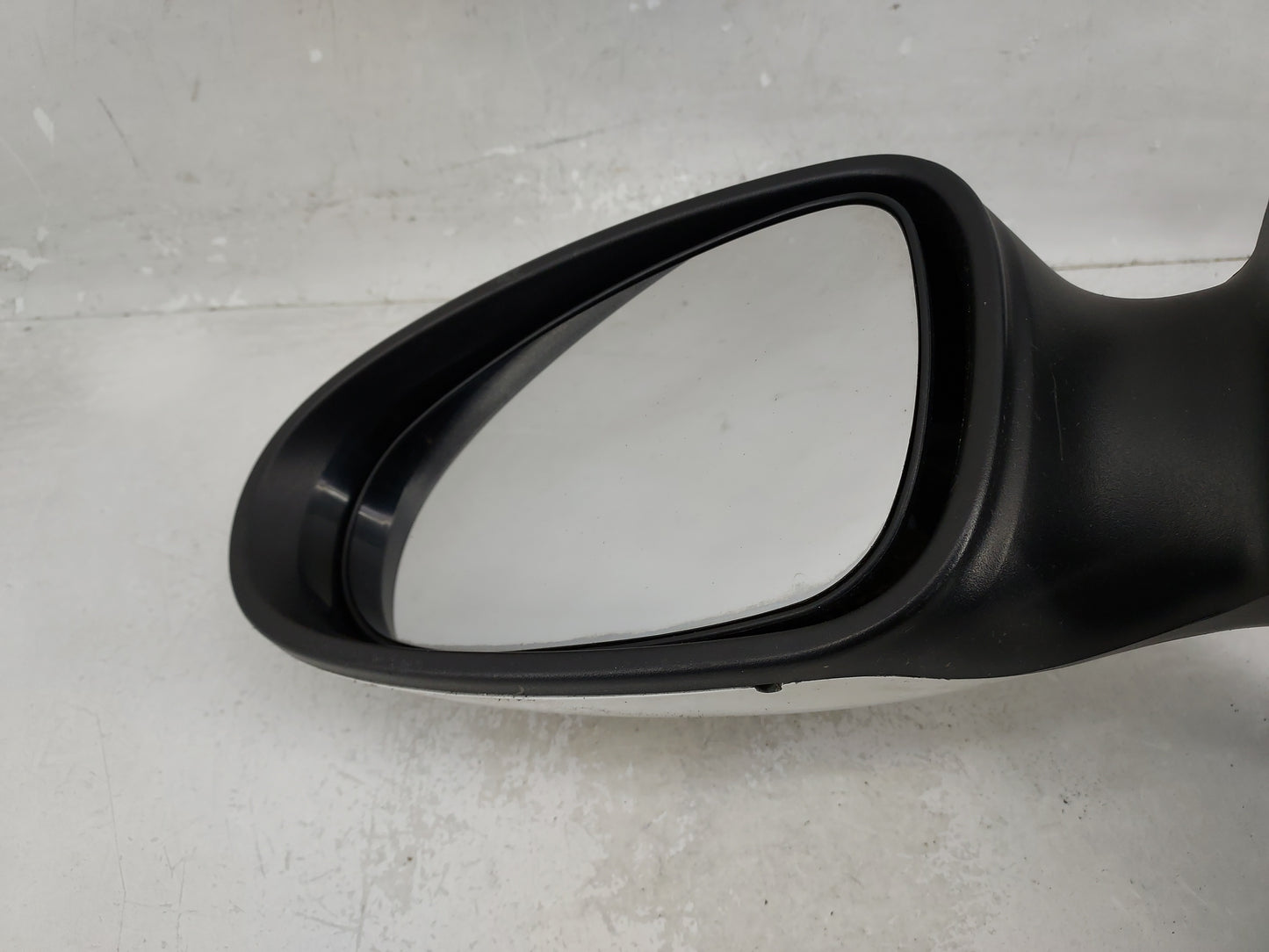 2007 Mitsubishi Outlander Driver Side View Mirror - Left Door Mirror OEM Used - Oemusedautoparts1.com