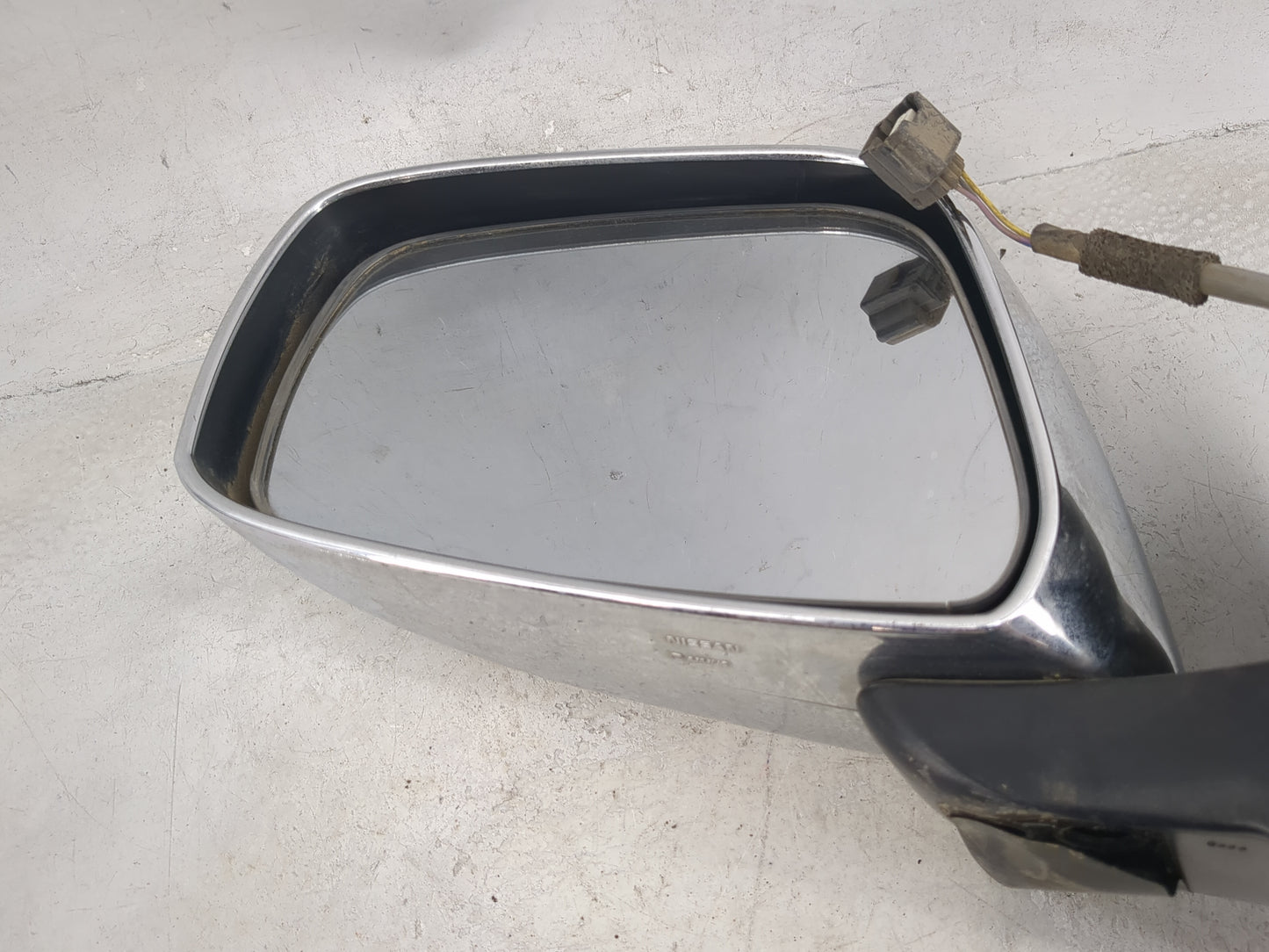 2005-2010 Nissan Frontier Driver Side View Mirror - Left Door Mirror OEM Used - Oemusedautoparts1.com