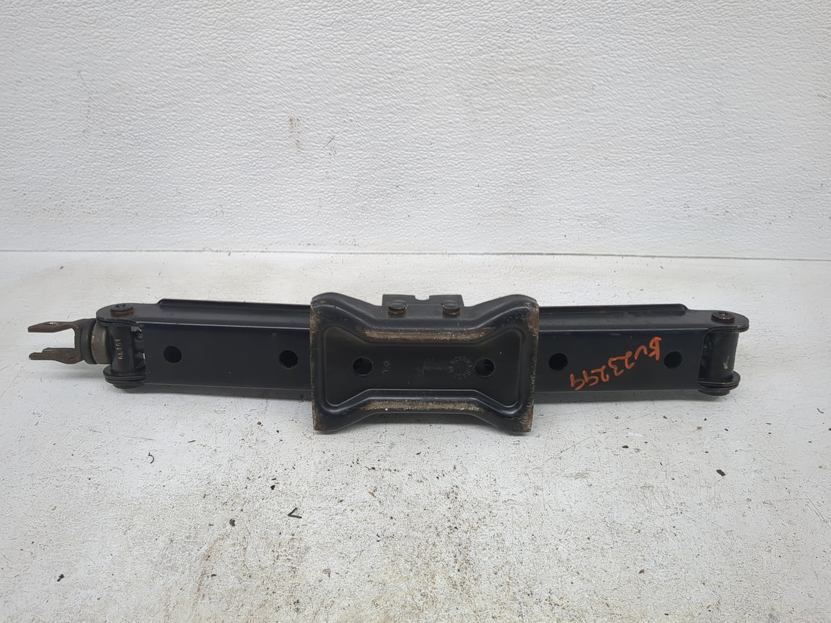 2007 Nissan Pathfinder Spare Scissor Car Jack - Oemusedautoparts1.com