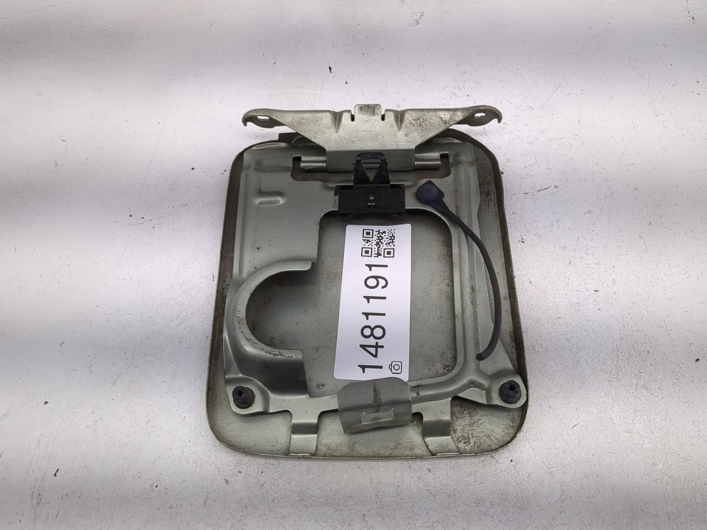 2007 Nissan Sentra Fuel Tank Door Lid Gas Tank Green - Oemusedautoparts1.com