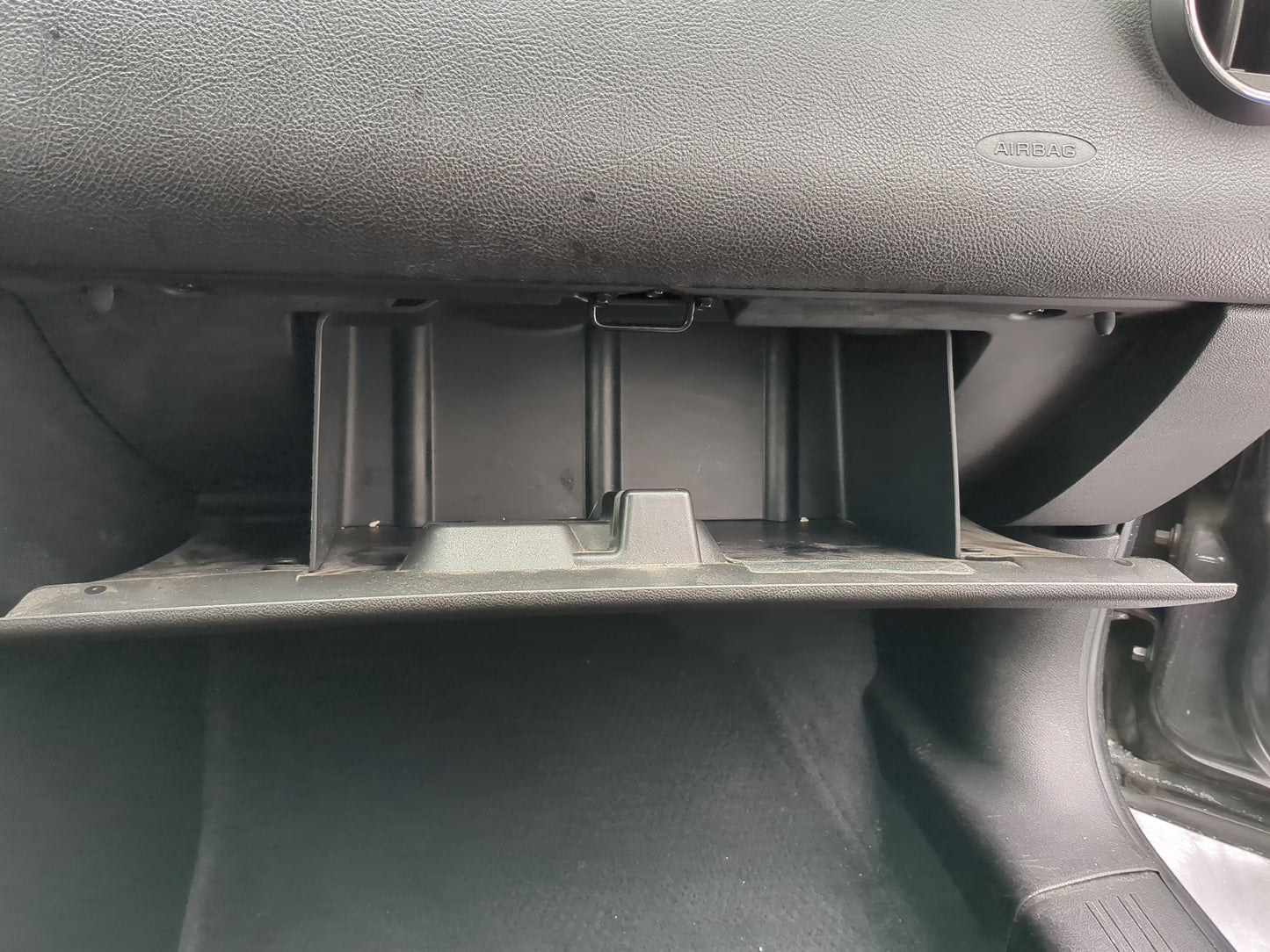 2007 Pontiac G6 Passenger Glove Box Door Storage Compartment - Oemusedautoparts1.com