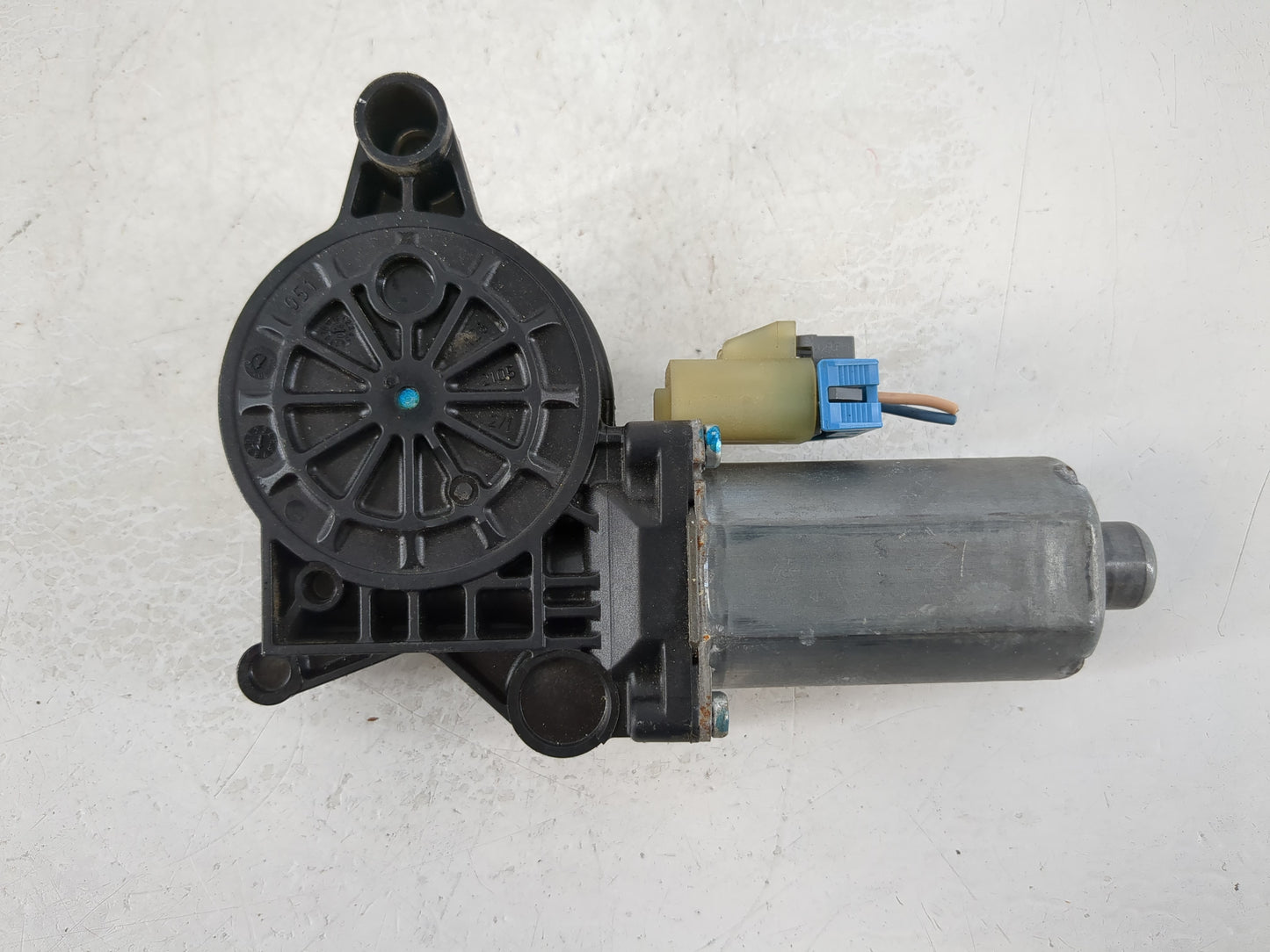 2007 Saab 9-7x Passenger Front Right Power Window Motor - Oemusedautoparts1.com