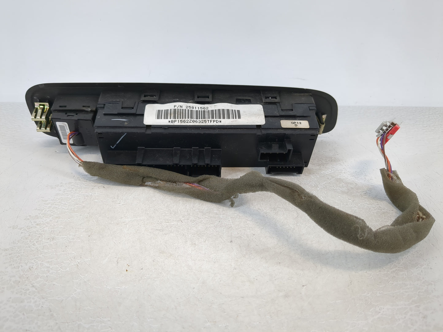 2007 Saab 9-7x Master Power Window Switch Replacement Driver Side Left P/N:25811562 Fits OEM Used Auto Parts - Oemusedautopa