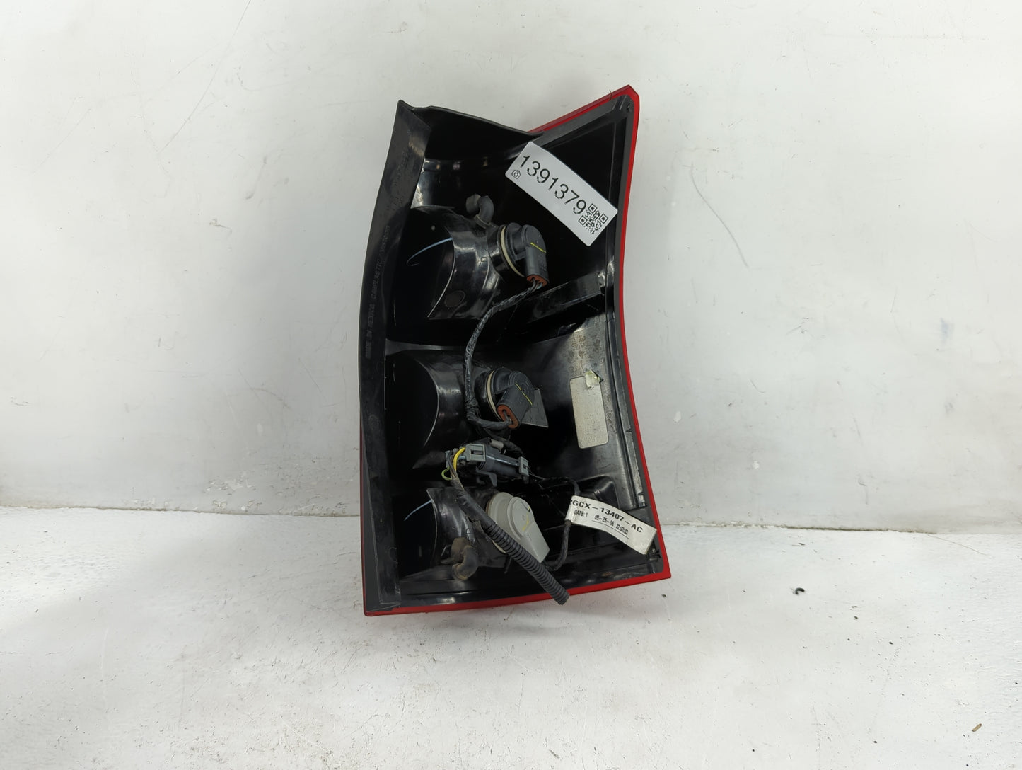 2004-2007 Saturn Vue Tail Light Assembly Driver Left OEM P/N:2GCX-13407-AC Fits Fits 2004 2005 2006 2007 OEM Used Auto Parts
