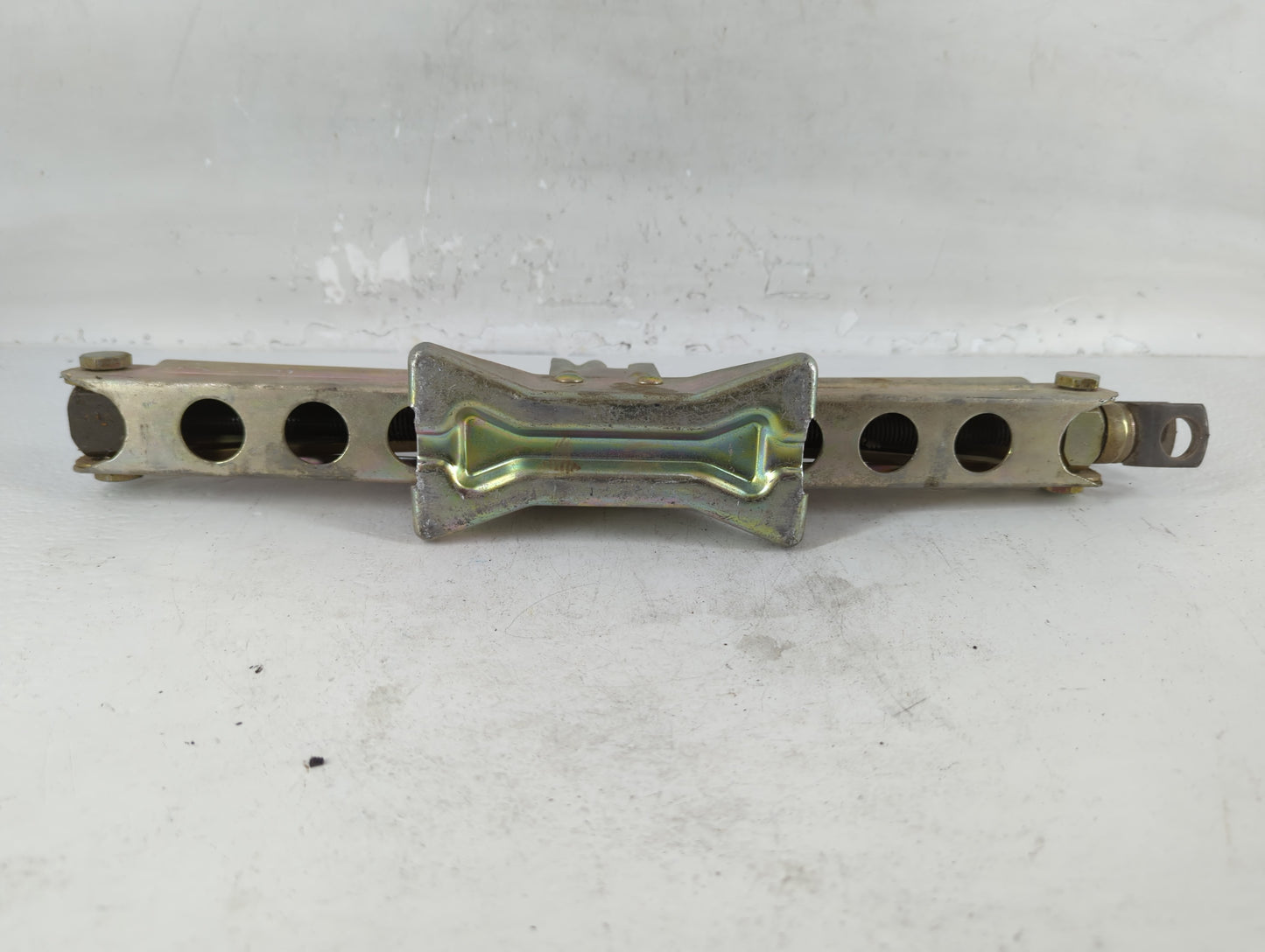 2007 Suzuki Grand Vitara Spare Scissor Car Jack - Oemusedautoparts1.com