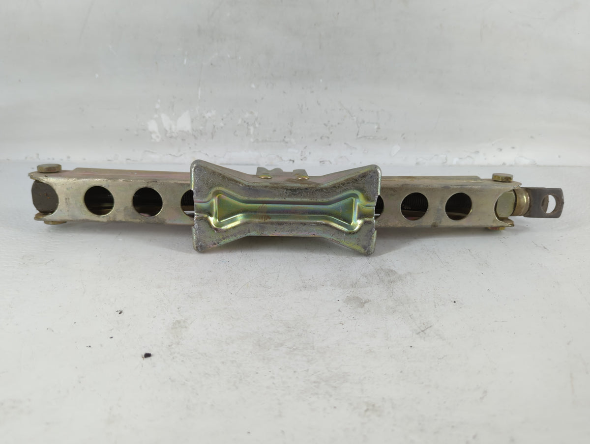 2007 Suzuki Grand Vitara Spare Scissor Car Jack - Oemusedautoparts1.com