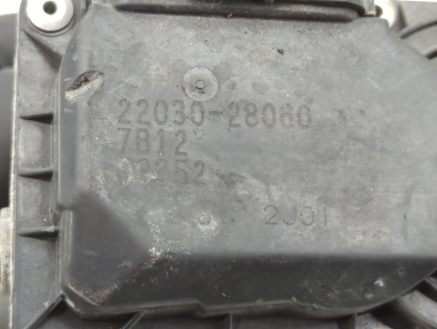 2004-2007 Toyota Highlander Throttle Body P/N:22030-28060 Fits Fits 2004 2005 2006 2007 OEM Used Auto Parts - Oemusedautopar