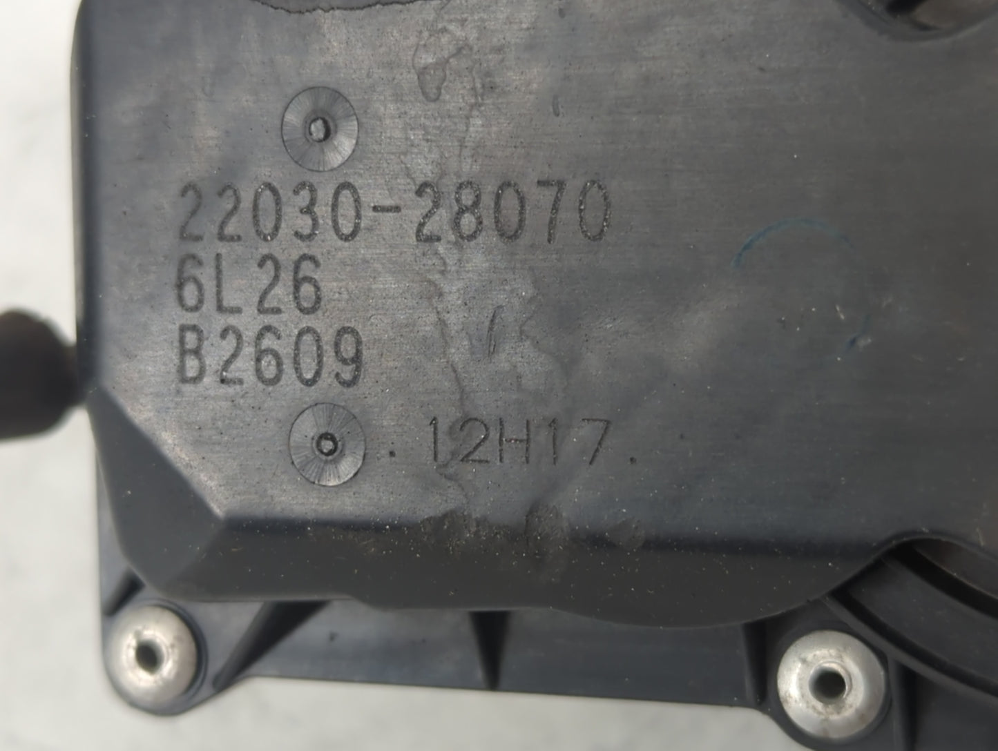 2006-2008 Toyota Rav4 Throttle Body P/N:22030-28070 Fits Fits 2006 2007 2008 2009 2010 2011 2012 2013 2014 2015 OEM Used Aut