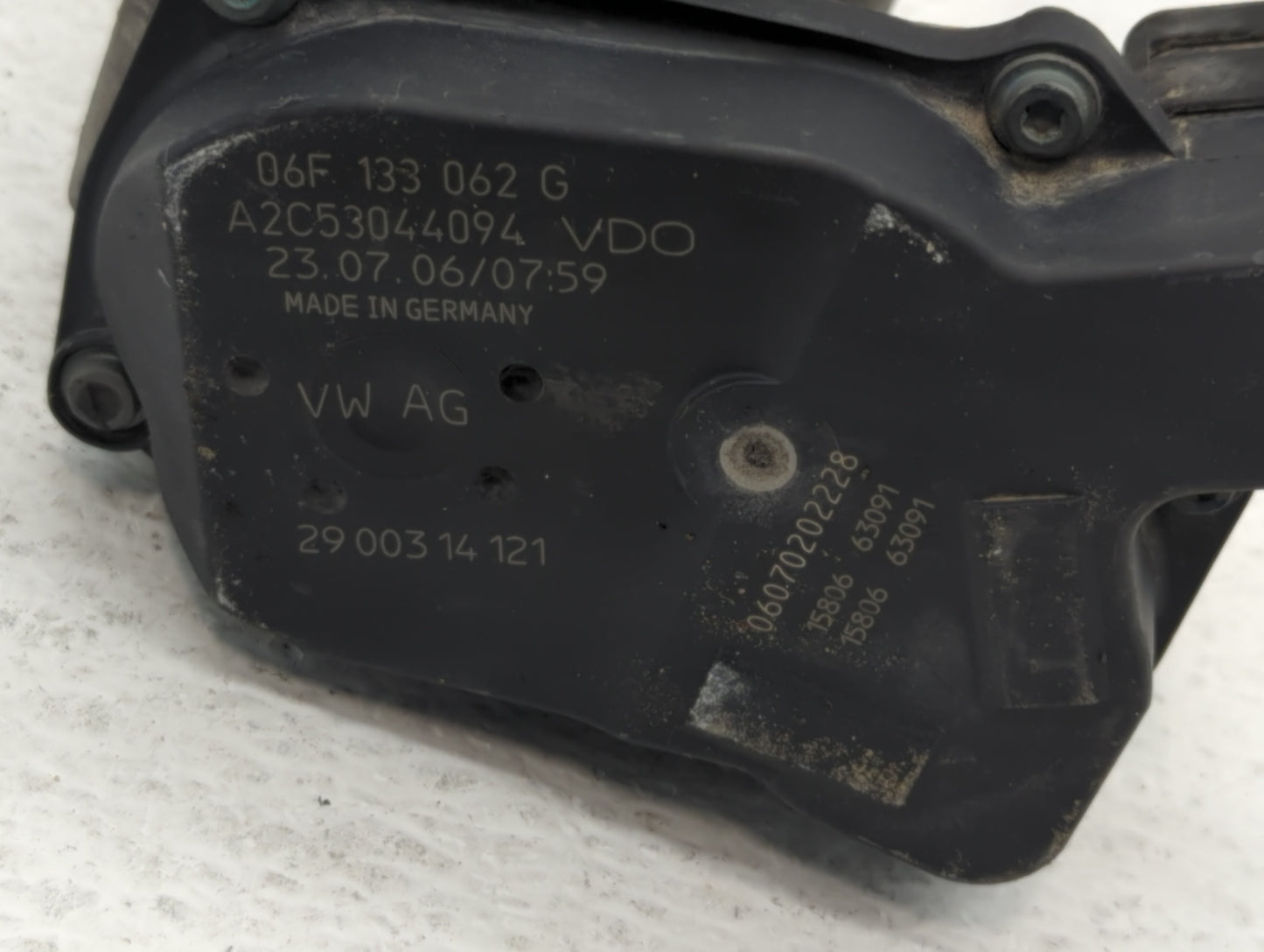 2007-2016 Volkswagen Eos Throttle Body P/N:06F 133 062 Q 06F 133 062 T Fits OEM Used Auto Parts - Oemusedautoparts1.com