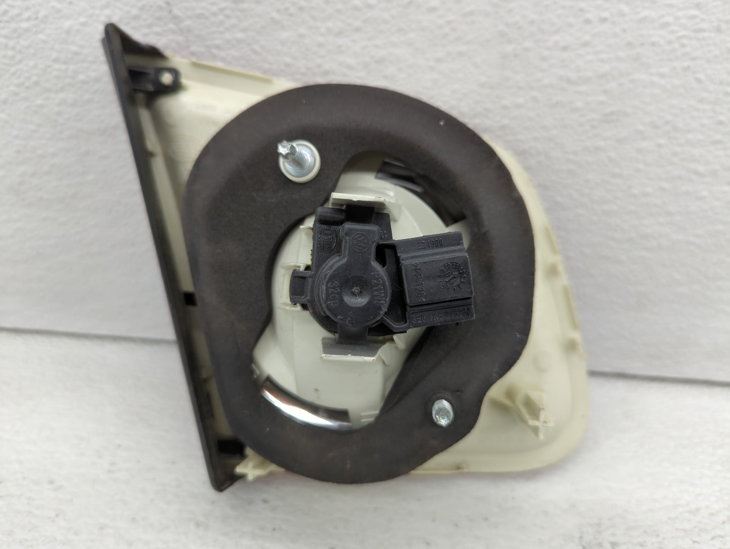 2005-2007 Volkswagen Jetta Tail Light Assembly Passenger Right OEM P/N:1K5 945 094 Fits Fits 2005 2006 2007 OEM Used Auto Pa