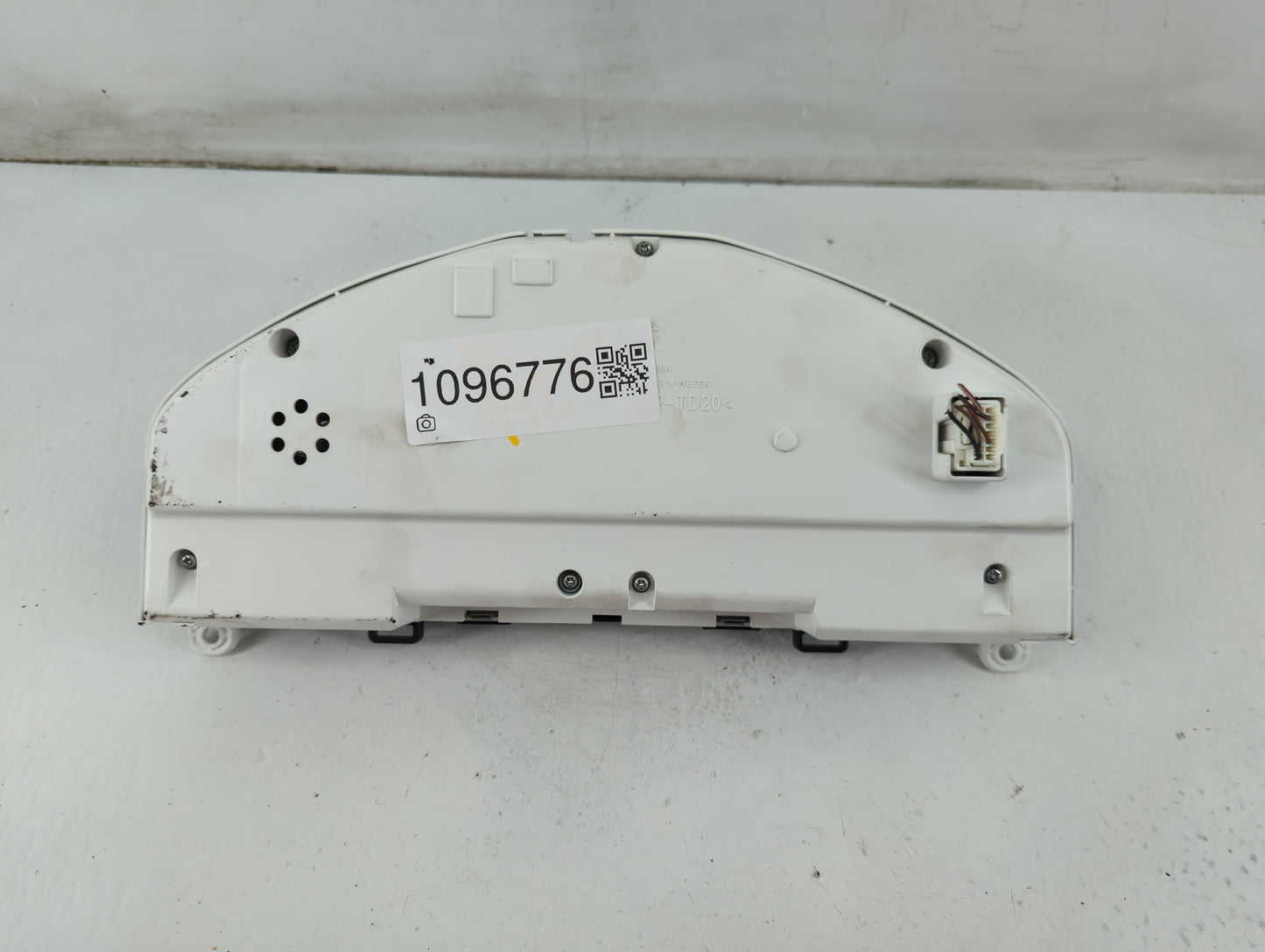 2007 Volvo S80 Instrument Cluster Speedometer Gauges P/N:30682840AH Fits OEM Used Auto Parts - Oemusedautoparts1.com