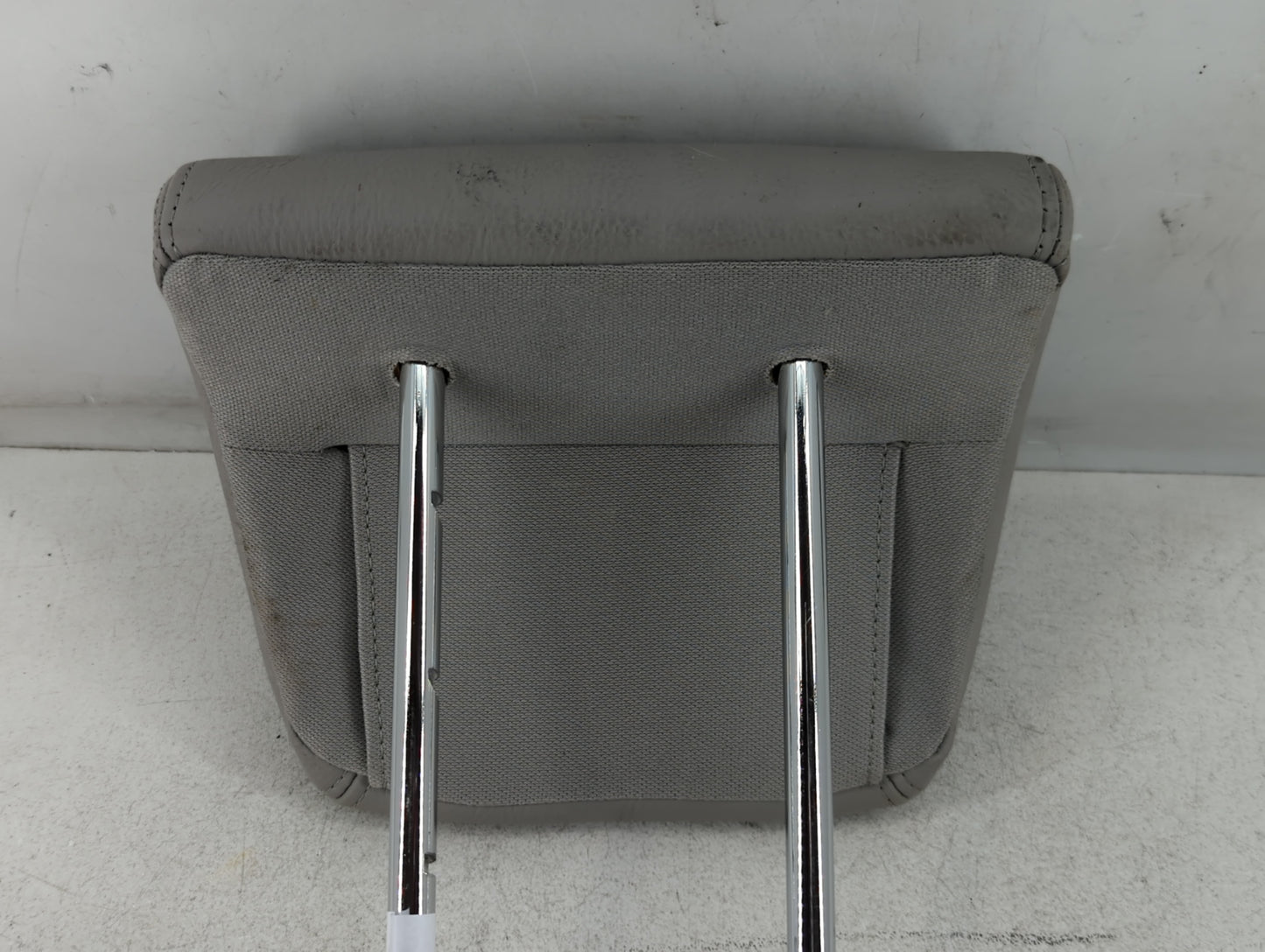 2004 Volvo V40 Headrest Head Rest Rear Center Seat Fits Fits 2005 2006 2007 2008 2009 2010 2011 OEM Used Auto Parts - Oemuse
