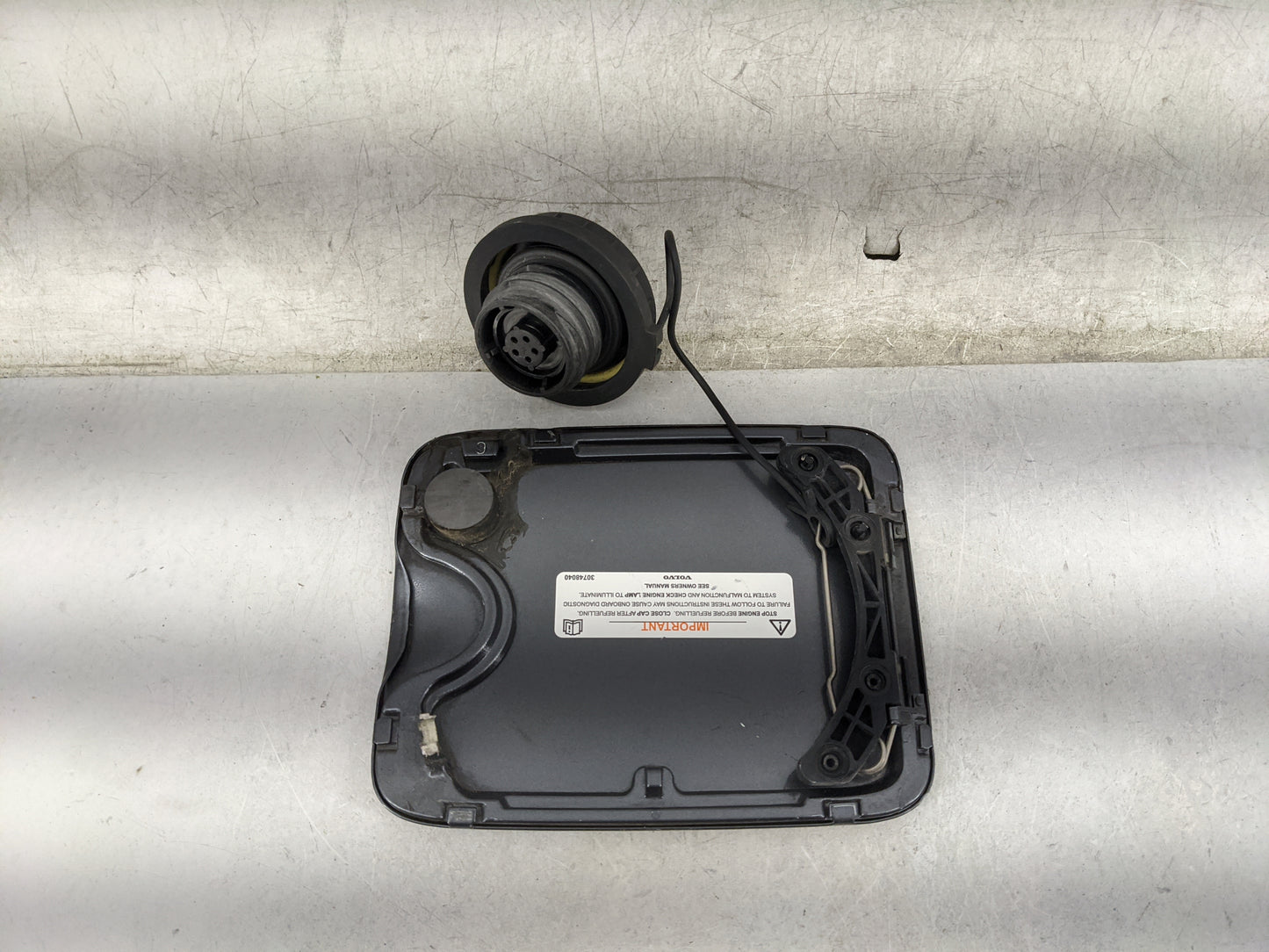 2007 Volvo Xc90 Fuel Tank Door Lid Gas Tank Black - Oemusedautoparts1.com