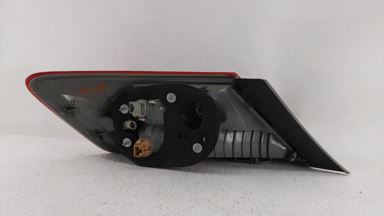 2008-2010 Bmw 528i Tail Light Assembly Passenger Right OEM P/N:7 361 882 7 180 516 Fits Fits 2008 2009 2010 OEM Used Auto Pa