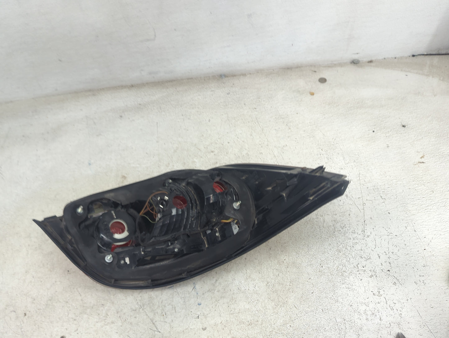 2008-2010 Bmw 535i Tail Light Assembly Passenger Right OEM P/N:63217180516-06 2VP009425-04 Fits Fits 2008 2009 2010 OEM Used