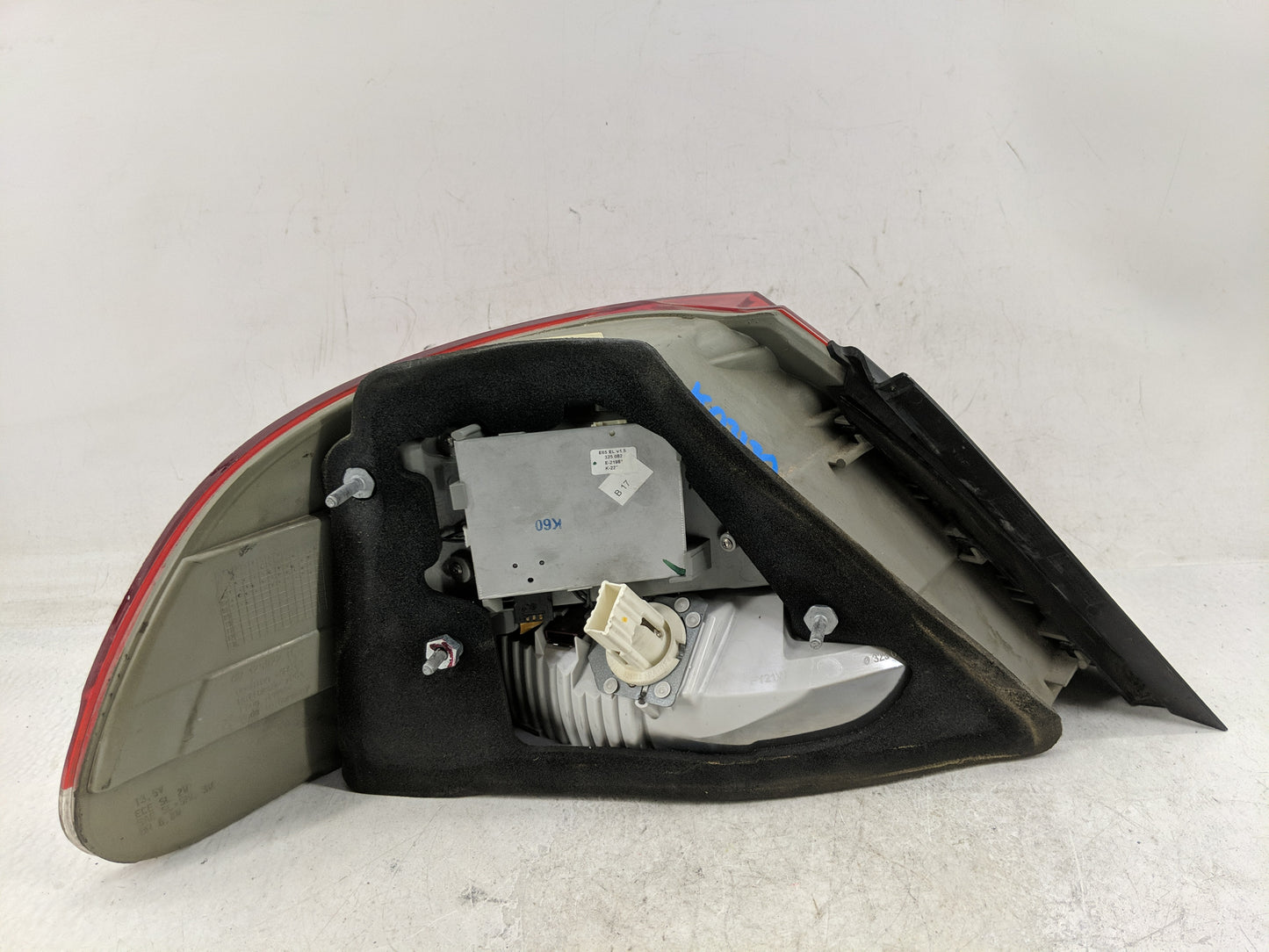 2006-2008 Bmw 750i Tail Light Assembly Passenger Right OEM P/N:6938516 Fits Fits 2006 2007 2008 OEM Used Auto Parts - Oemuse