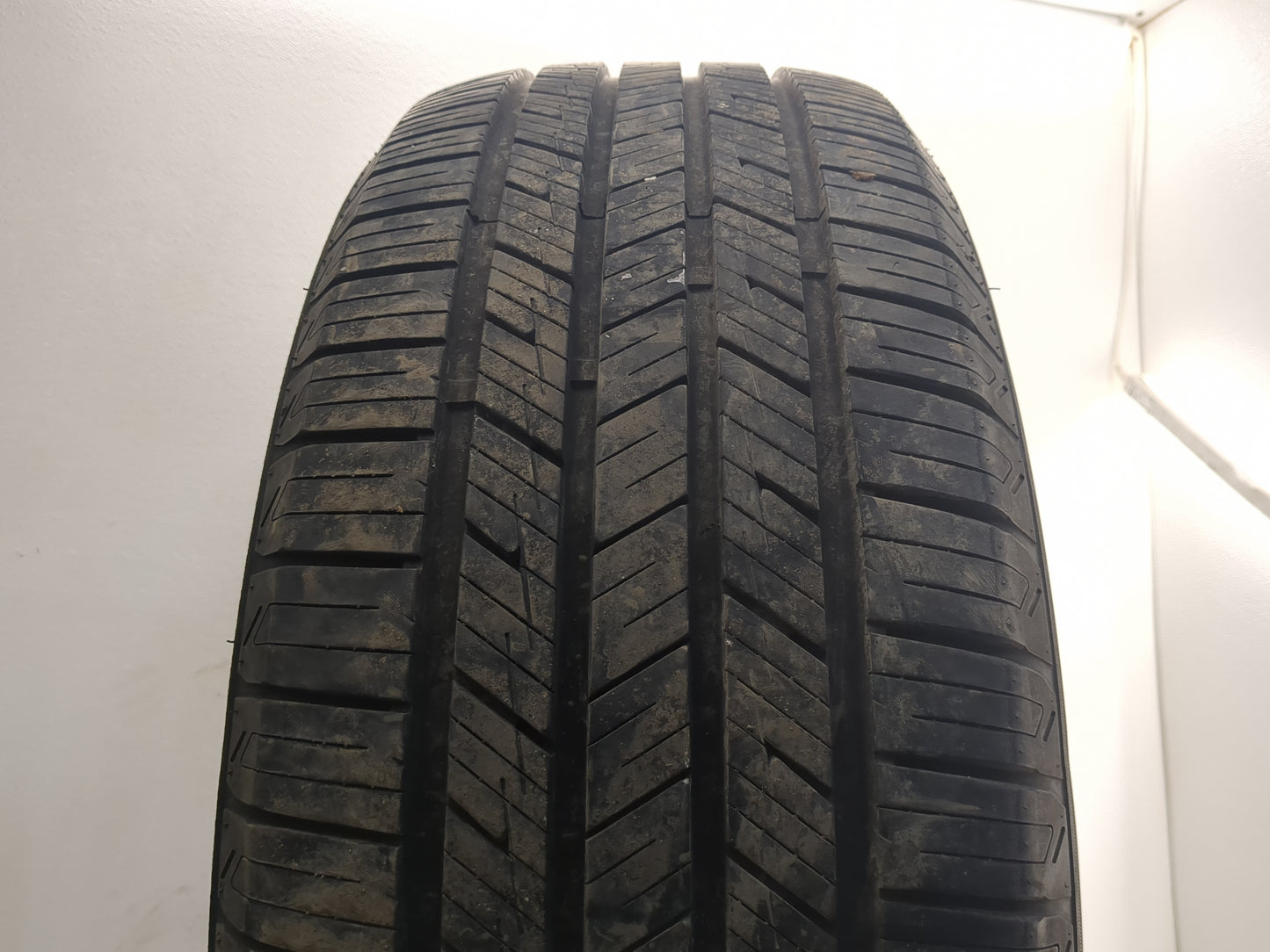 Used Tire 255/60R19 BLACKHAWK AGILITY SUV 109H - Tread Depth 11/32 - Oemusedautoparts1.com