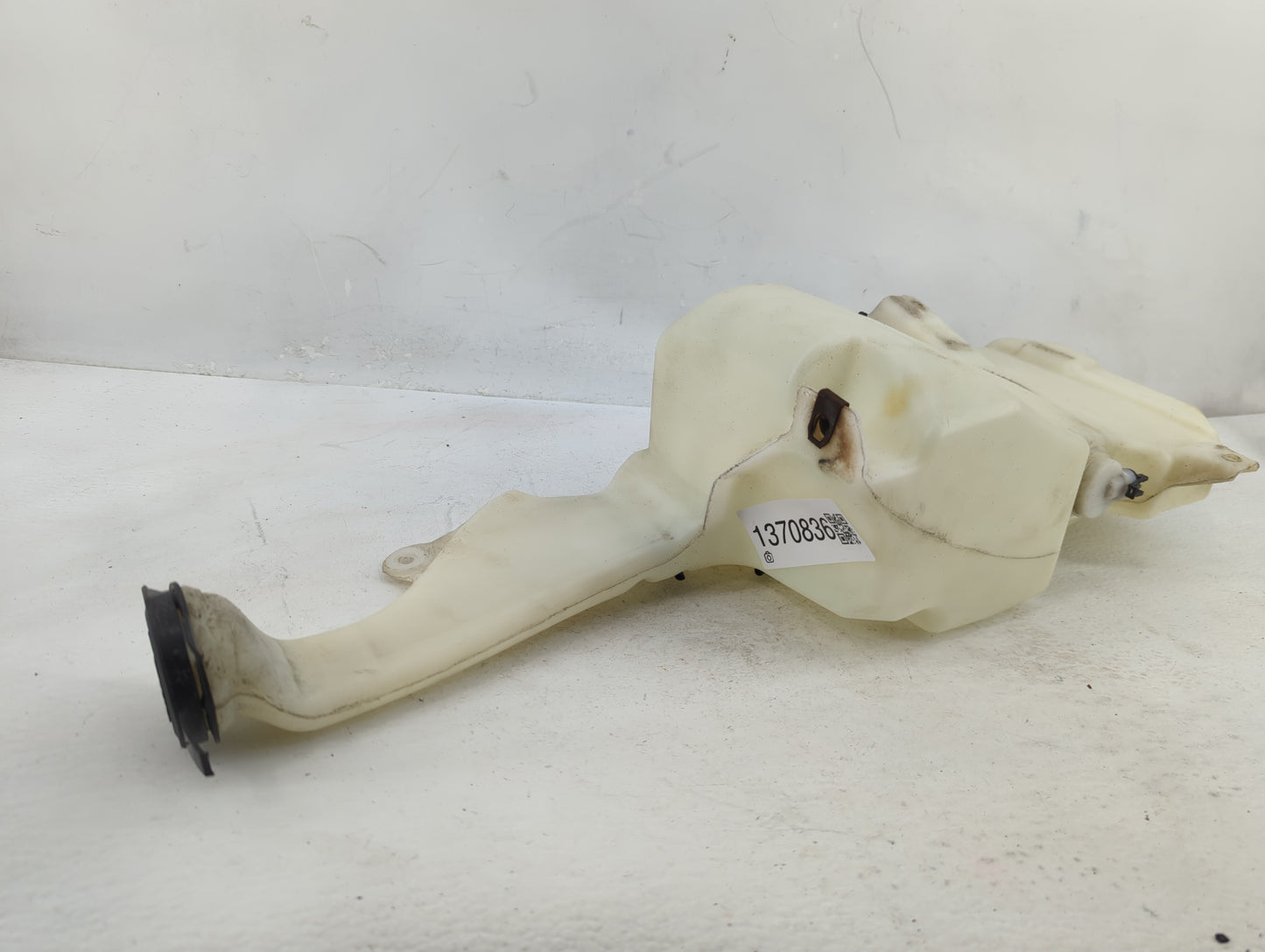 2007 Cadillac Escalade Esv Windshield Washer Fluid Reservoir Bottle Oem - Oemusedautoparts1.com
