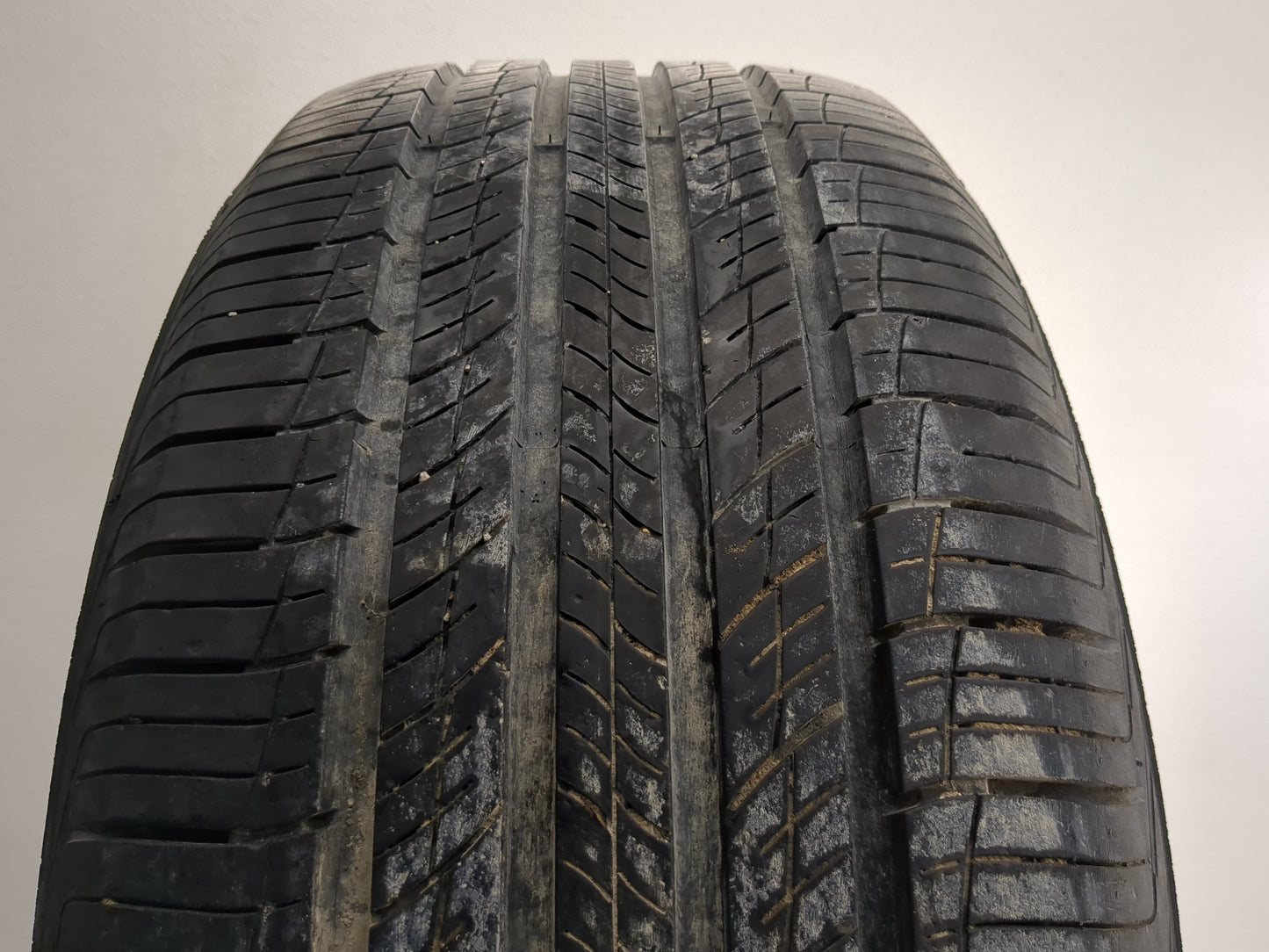 Used Tire 255/60R17 HANKOOK DYNAPRO HP2 106V - Tread Depth 8/32 - Oemusedautoparts1.com