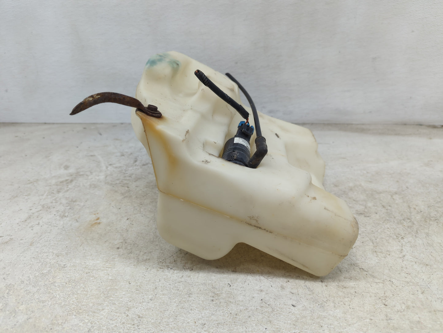 2005-2008 Cadillac Sts Windshield Washer Fluid Reservoir Bottle Oem - Oemusedautoparts1.com