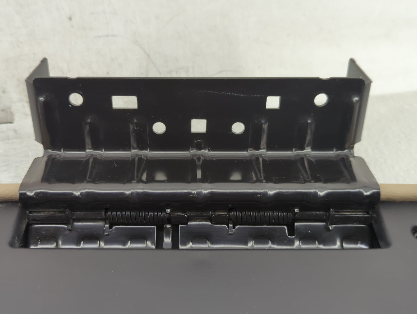 2008 Chevrolet Avalanche 1500 Center Console Armrest Cover Lid Fits OEM Used Auto Parts - Oemusedautoparts1.com