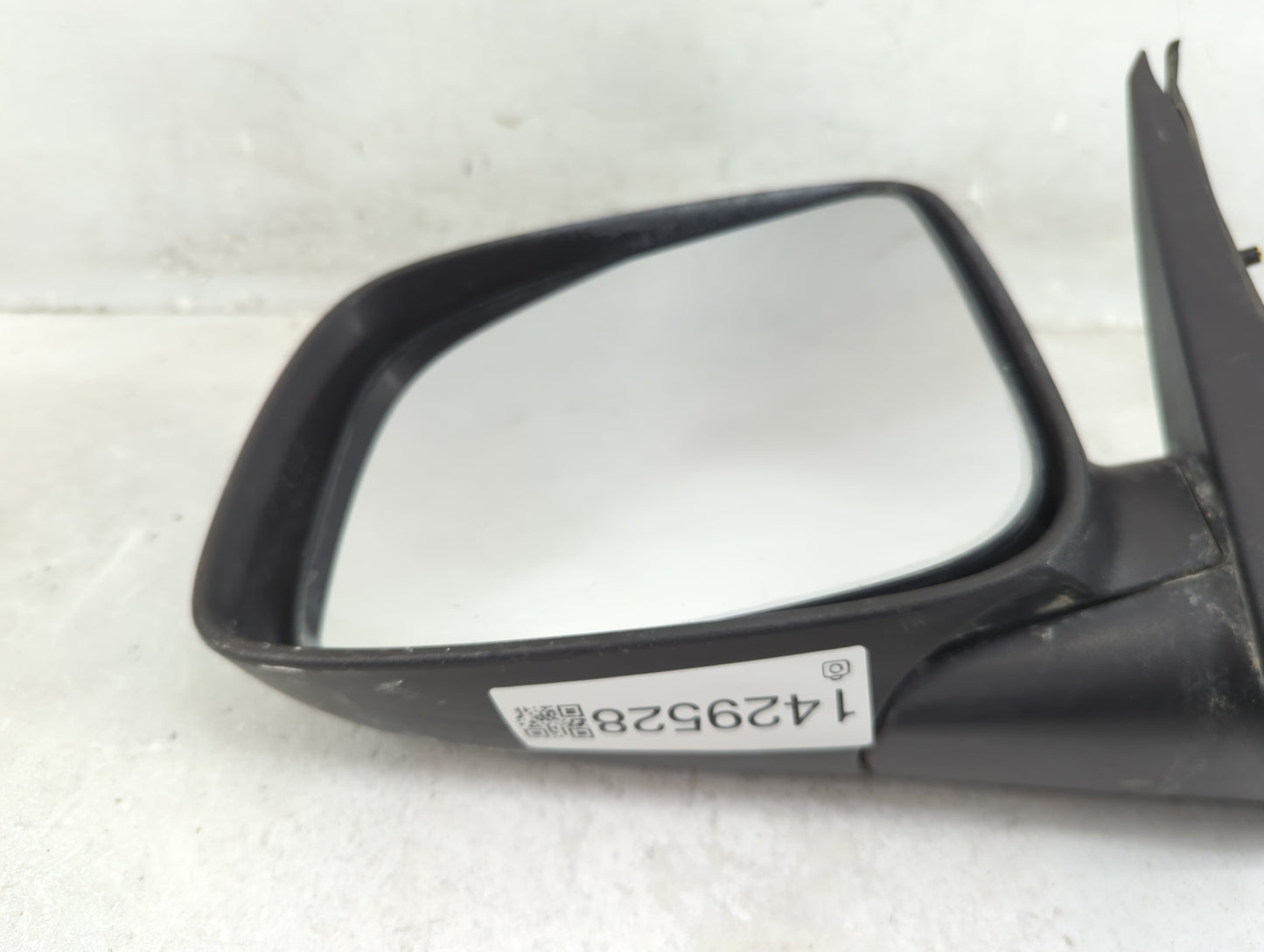 2004-2012 Chevrolet Colorado Driver Left Side View Manual Door Mirror - Oemusedautoparts1.com