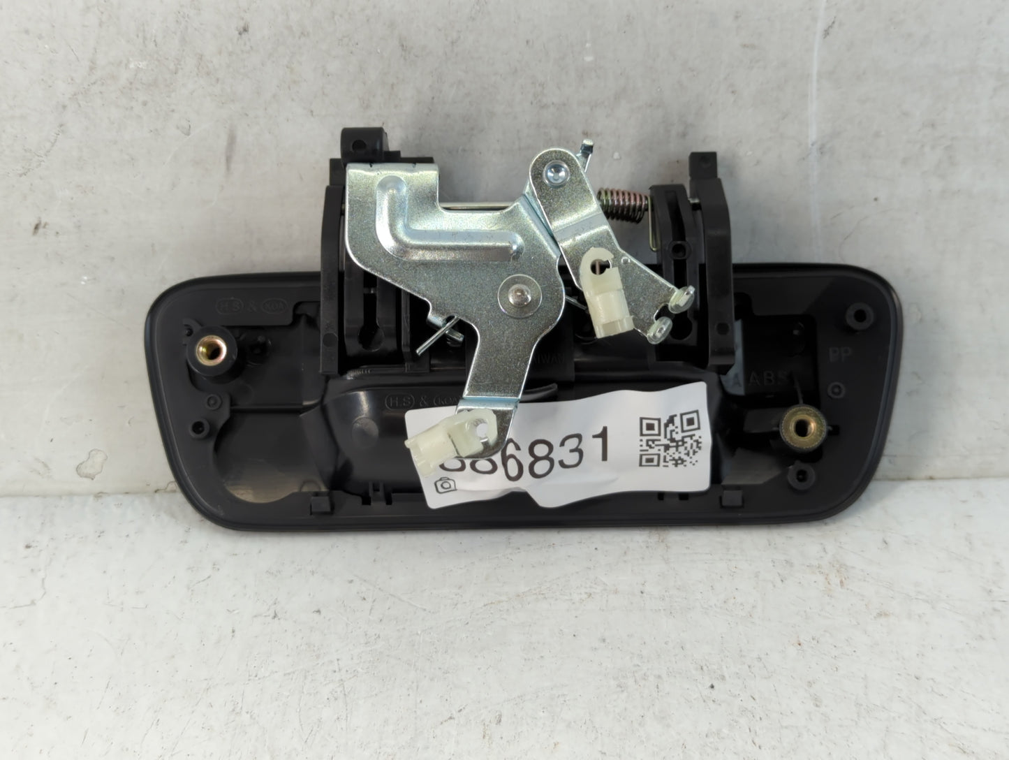 2004 Chevrolet Colorado Driver Rear Left Door Handle Exterior Assembly 886831 - Oemusedautoparts1.com