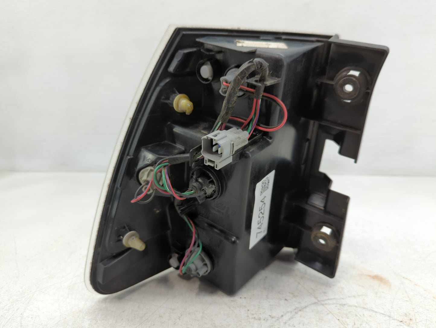 2005-2009 Chevrolet Equinox Tail Light Assembly Passenger Right OEM P/N:5480780 Fits Fits 2005 2006 2007 2008 2009 OEM Used