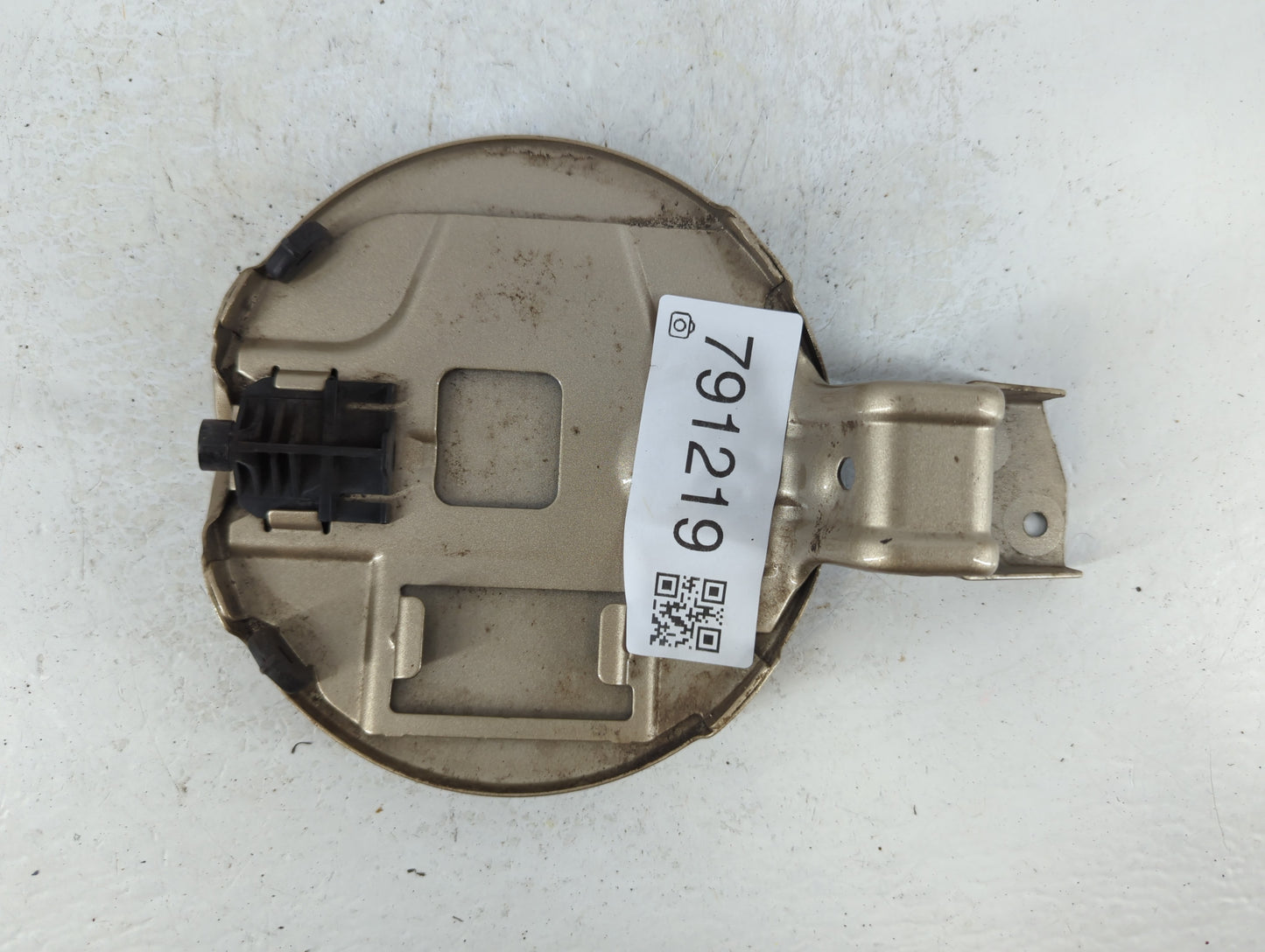 2008 Chevrolet Equinox Fuel Tank Door Lid Gas Tank Gold - Oemusedautoparts1.com