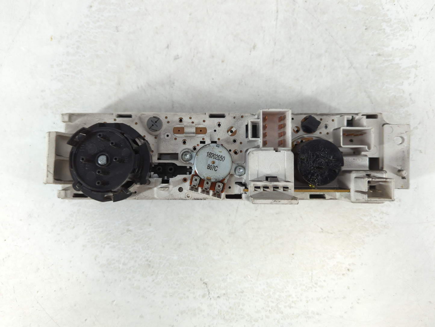 2008 Chevrolet Express 3500 Climate Control Module Temperature AC/Heater Replacement Fits OEM Used Auto Parts - Oemusedautop