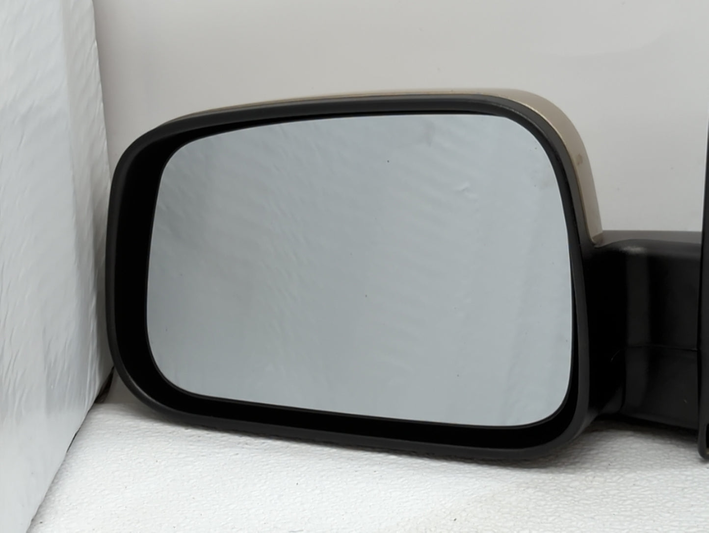 2007-2011 Chevrolet Hhr Driver Side View Mirror - Left Door Mirror OEM Used - Oemusedautoparts1.com
