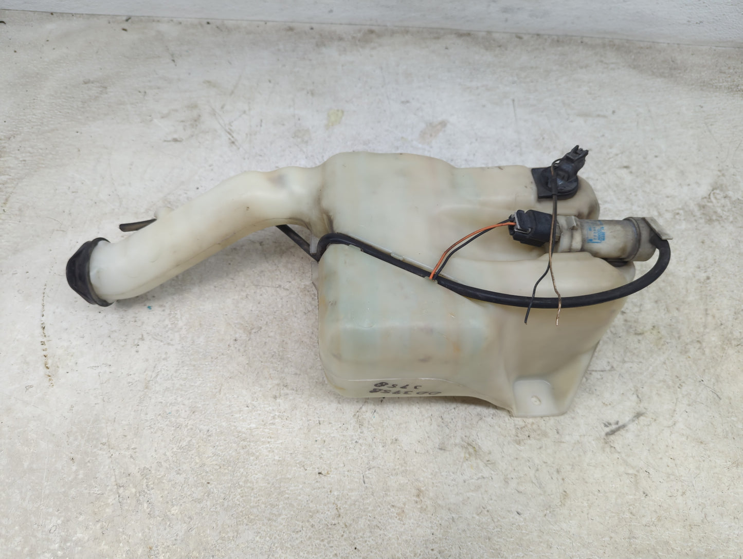 2004-2008 Chevrolet Malibu Windshield Washer Fluid Reservoir Bottle Oem - Oemusedautoparts1.com