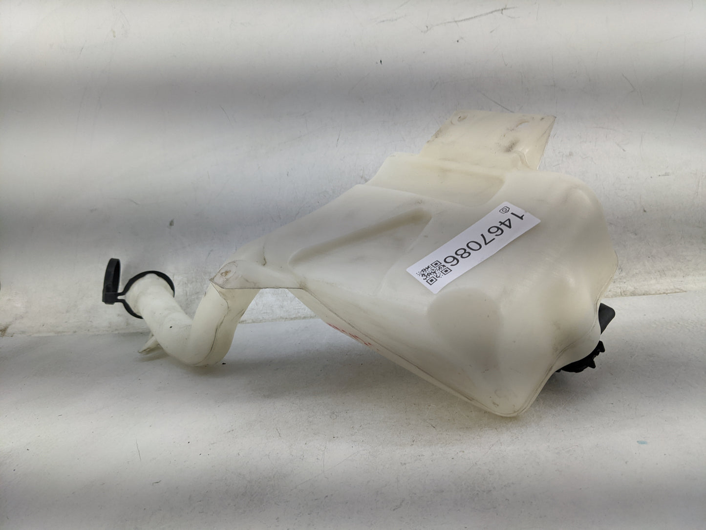 Chevrolet Silverado Windshield Washer Fluid Reservoir Bottle Oem - Oemusedautoparts1.com