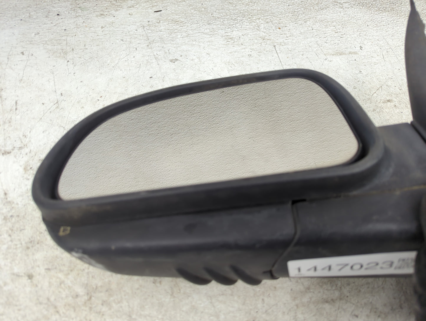 2006-2009 Chevrolet Trailblazer Driver Side View Mirror - Left Door Mirror OEM Used - Oemusedautoparts1.com