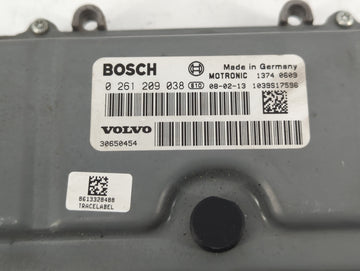 2008 Chevrolet V30 PCM Engine Control Computer ECU ECM PCU OEM P/N:0 261 209 038 Fits OEM Used Auto Parts