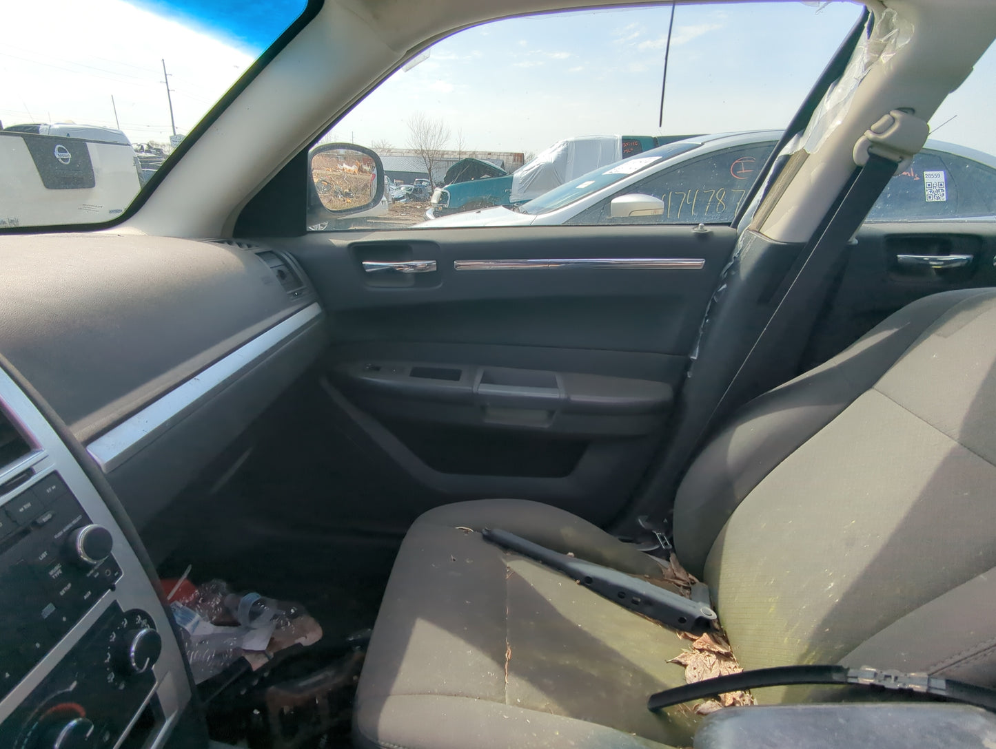 2008 Chrysler 300 Front Right Passenger Interior Door Panel Trim - Oemusedautoparts1.com