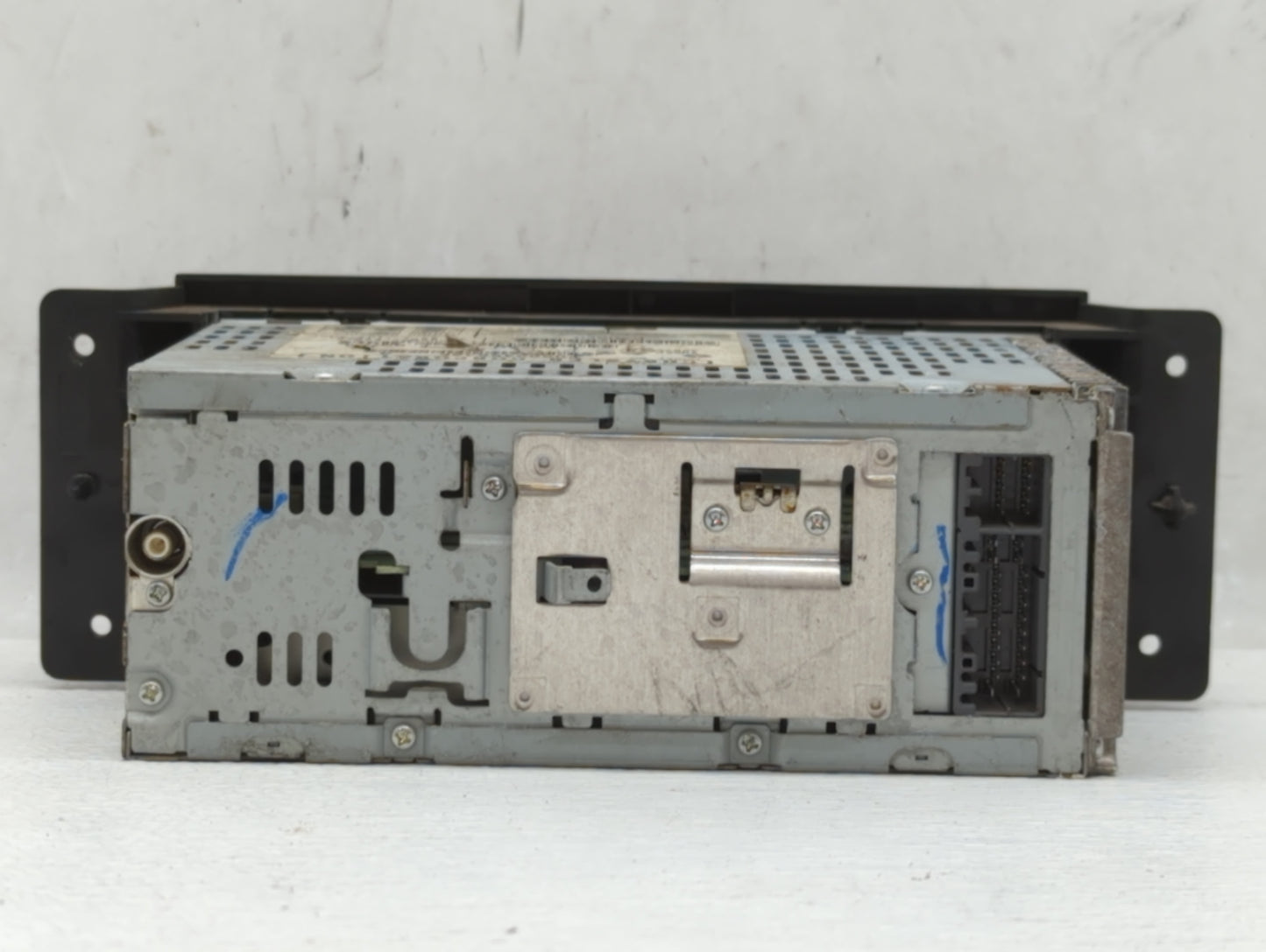 2004-2008 Chrysler Pacifica Am Fm Cd Player Radio Receiver - Oemusedautoparts1.com