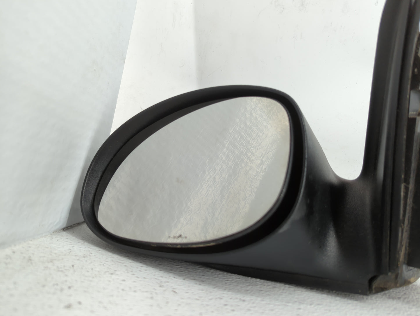 2007-2008 Chrysler Pt Cruiser Driver Side View Mirror - Left Door Mirror OEM Used - Oemusedautoparts1.com