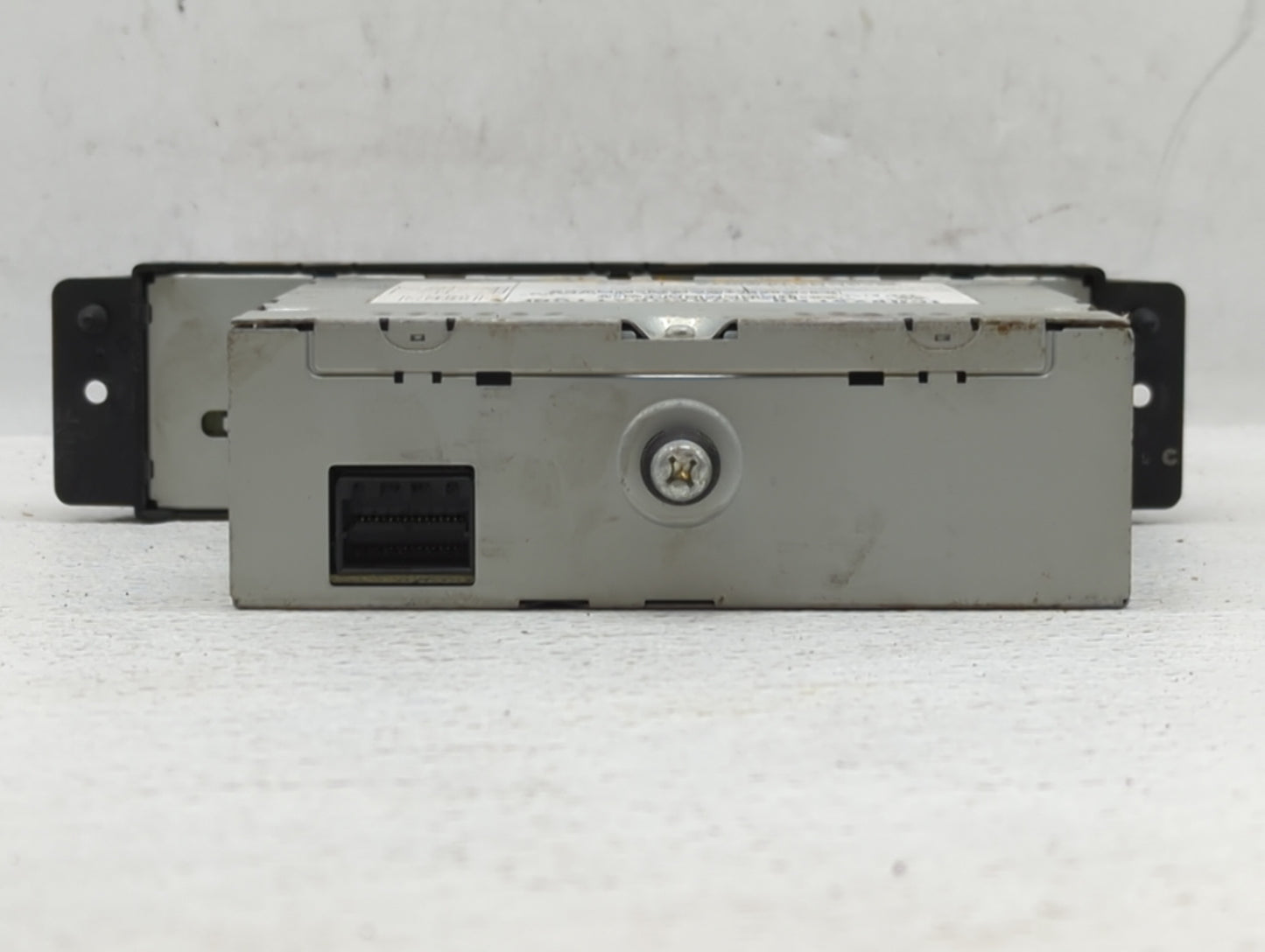 2008-2008 Chrysler Town & Country Am Fm Cd Player Radio Receiver - Oemusedautoparts1.com