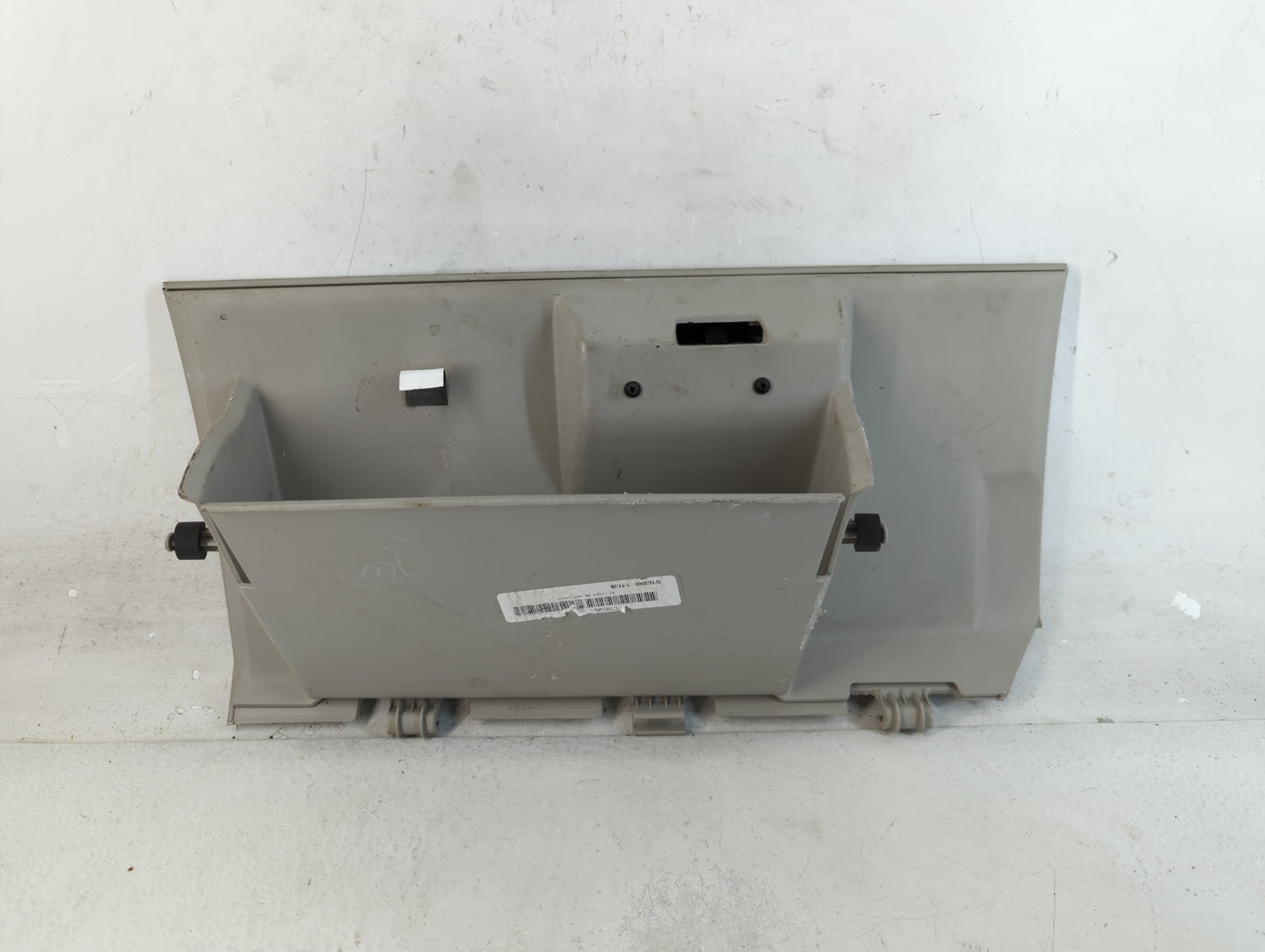 2008 Chrysler Town & Country Passenger Glove Box Door Storage Compartment 938781 - Oemusedautoparts1.com