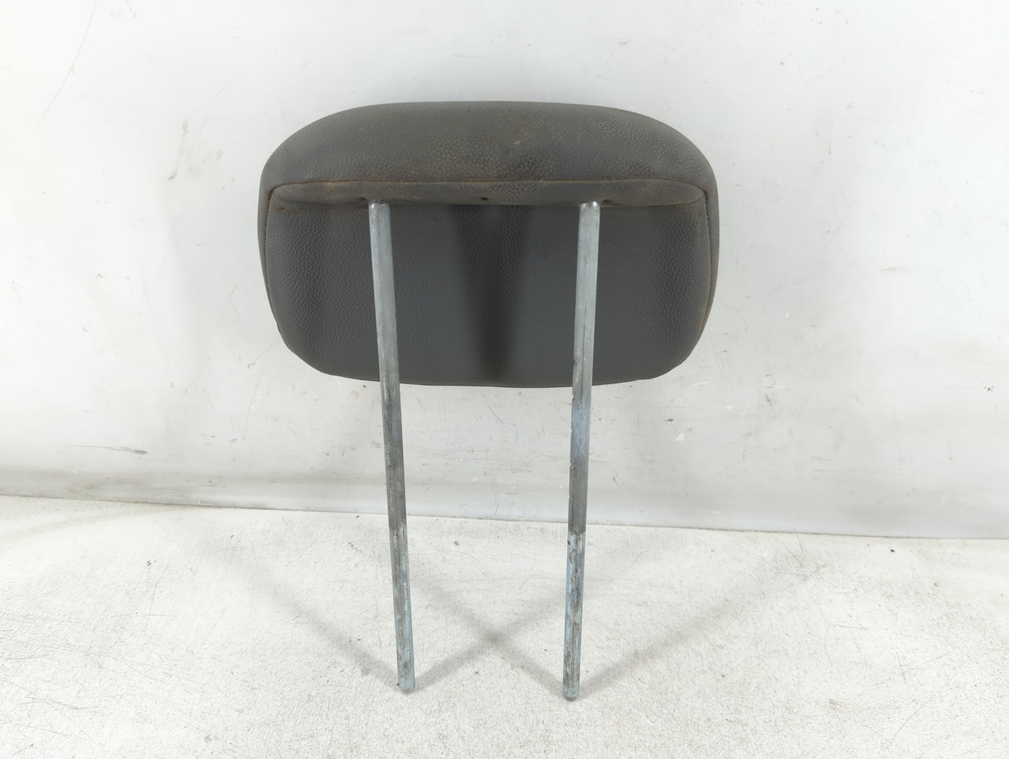 2008 Chrysler Town & Country Headrest Head Rest Rear Center Seat Fits OEM Used Auto Parts - Oemusedautoparts1.com