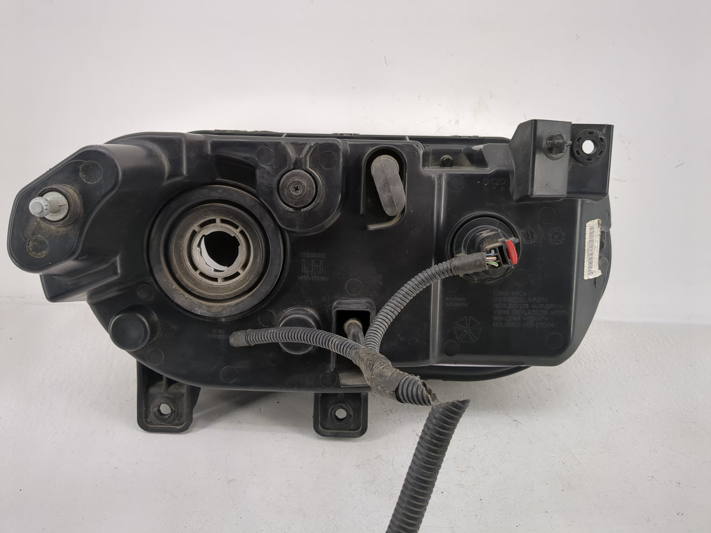 2008-2014 Dodge Challenger Driver Left Oem Head Light Headlight Lamp - Oemusedautoparts1.com