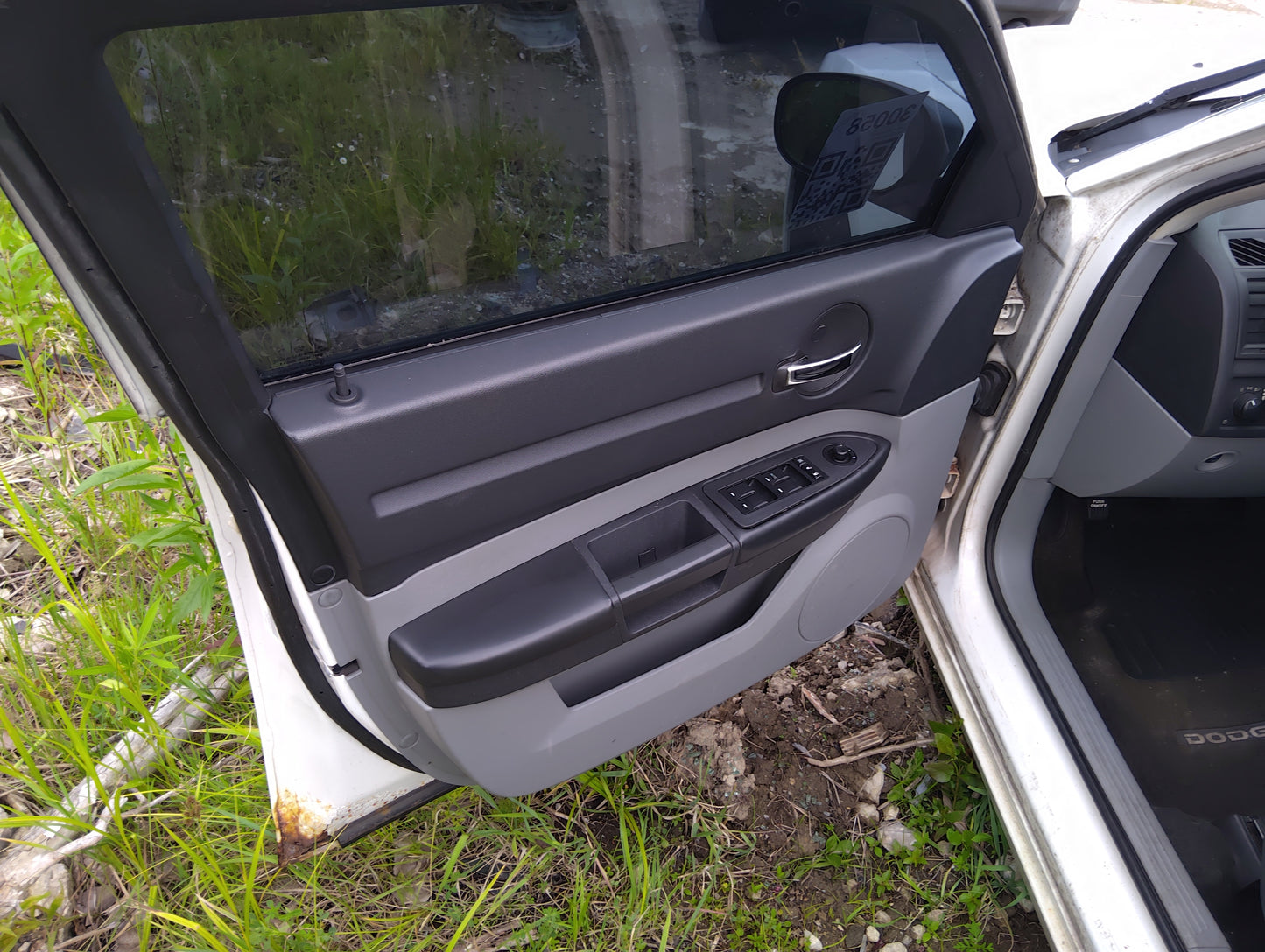 2008 Dodge Charger Front Left Driver Interior Door Panel Trim 5035296 - Oemusedautoparts1.com