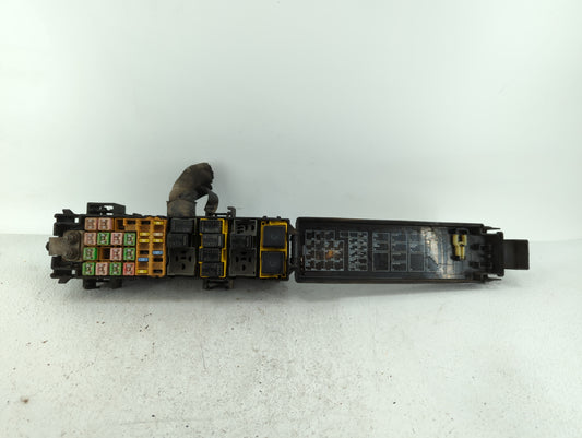 2007-2009 Dodge Durango Fusebox Fuse Box Panel Relay Module P/N:04692227AA Fits Fits 2007 2008 2009 OEM Used Auto Parts