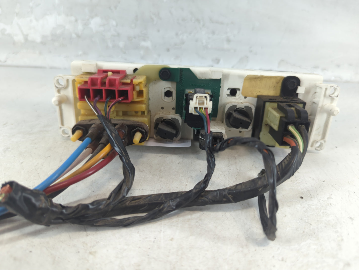 1998-2011 Ford Crown Victoria Climate Control Module Temperature AC/Heater Replacement P/N:XW7H-19C733-AA Fits OEM Used Auto