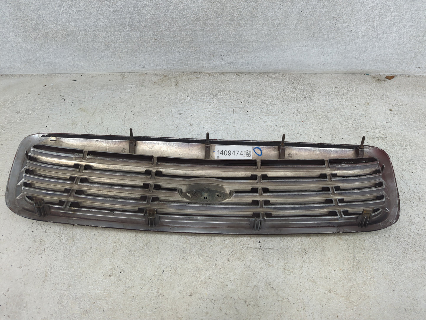 1998-2011 Ford Crown Victoria Front Grille Bumper Not Included - Oemusedautoparts1.com