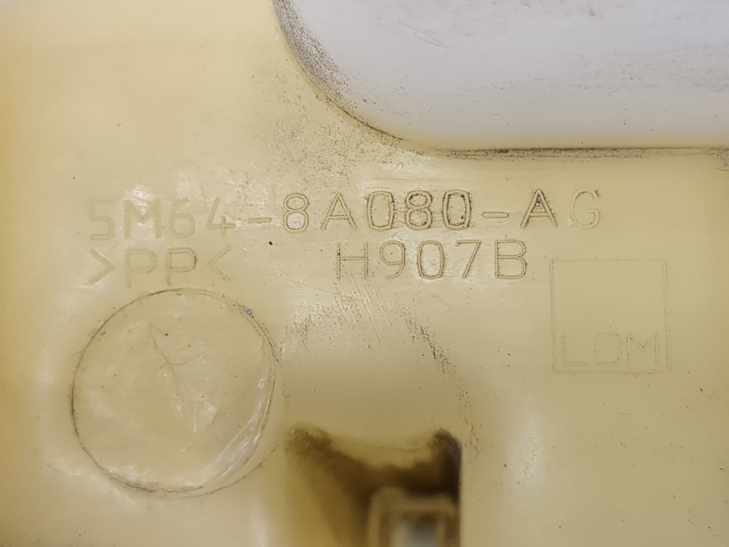 Ford Escape Windshield Washer Fluid Reservoir Bottle Oem - Oemusedautoparts1.com