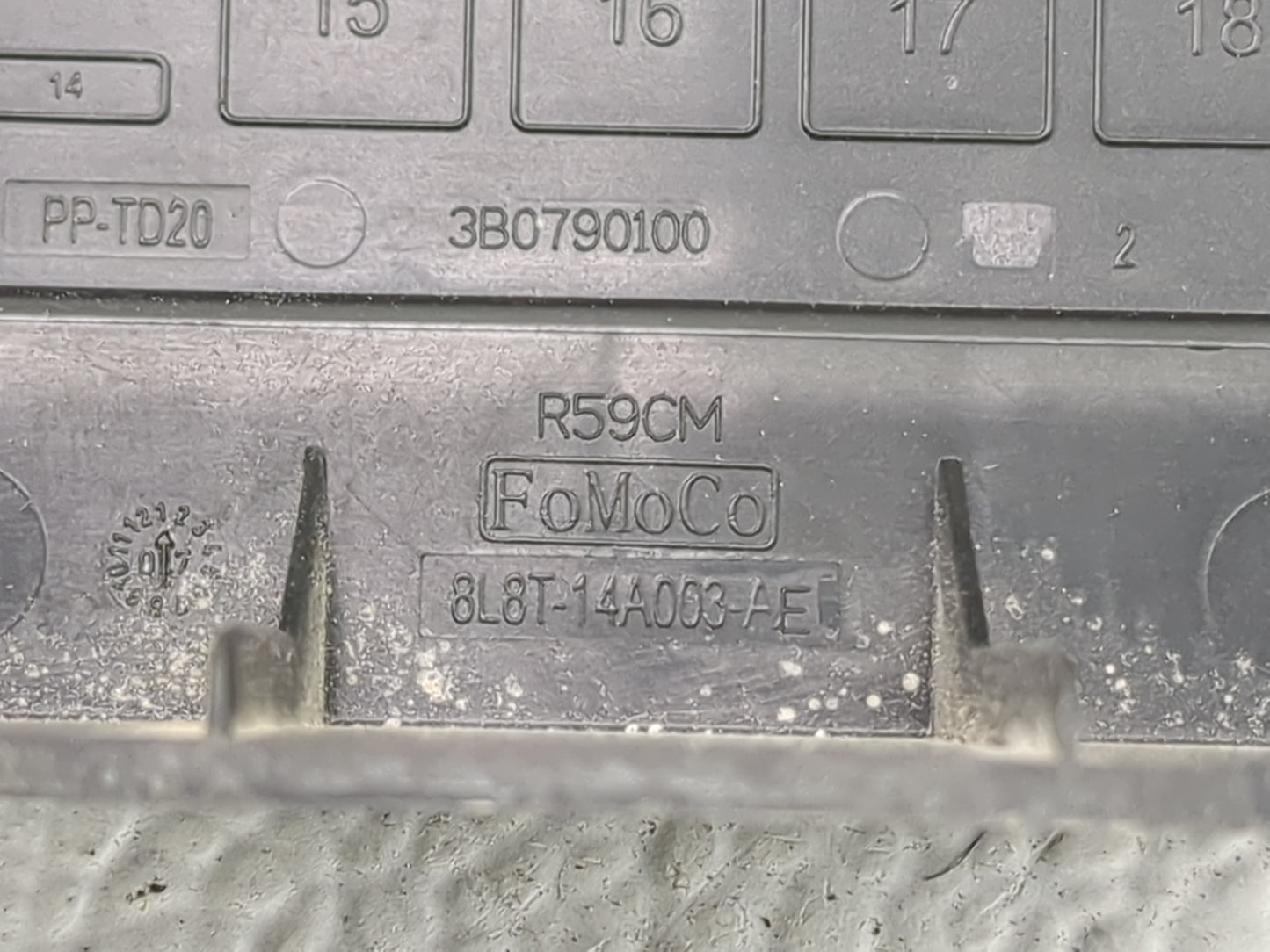 2008 Ford Escape Fusebox Fuse Box Panel Relay Module P/N:8L8T-14A003-AE 8L8T-14B192-AA, 8L8T-14B192-BA Fits OEM Used Auto Pa